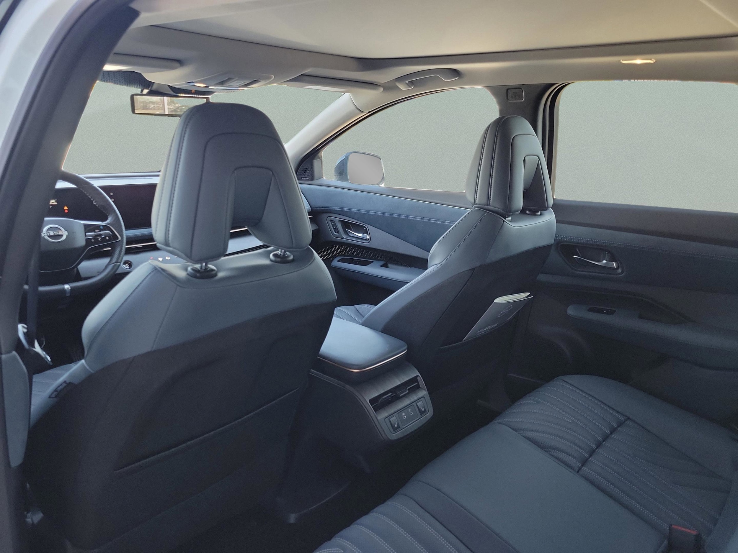 2025 Nissan ARIYA Platinum+ - Photo 32