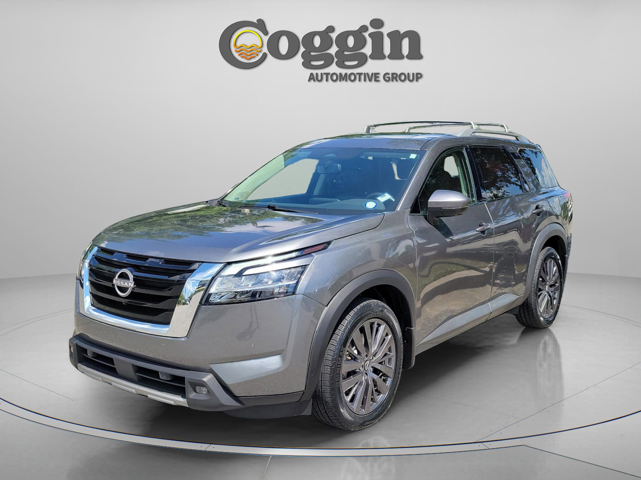 2022 Nissan Pathfinder SL 4WD's photo