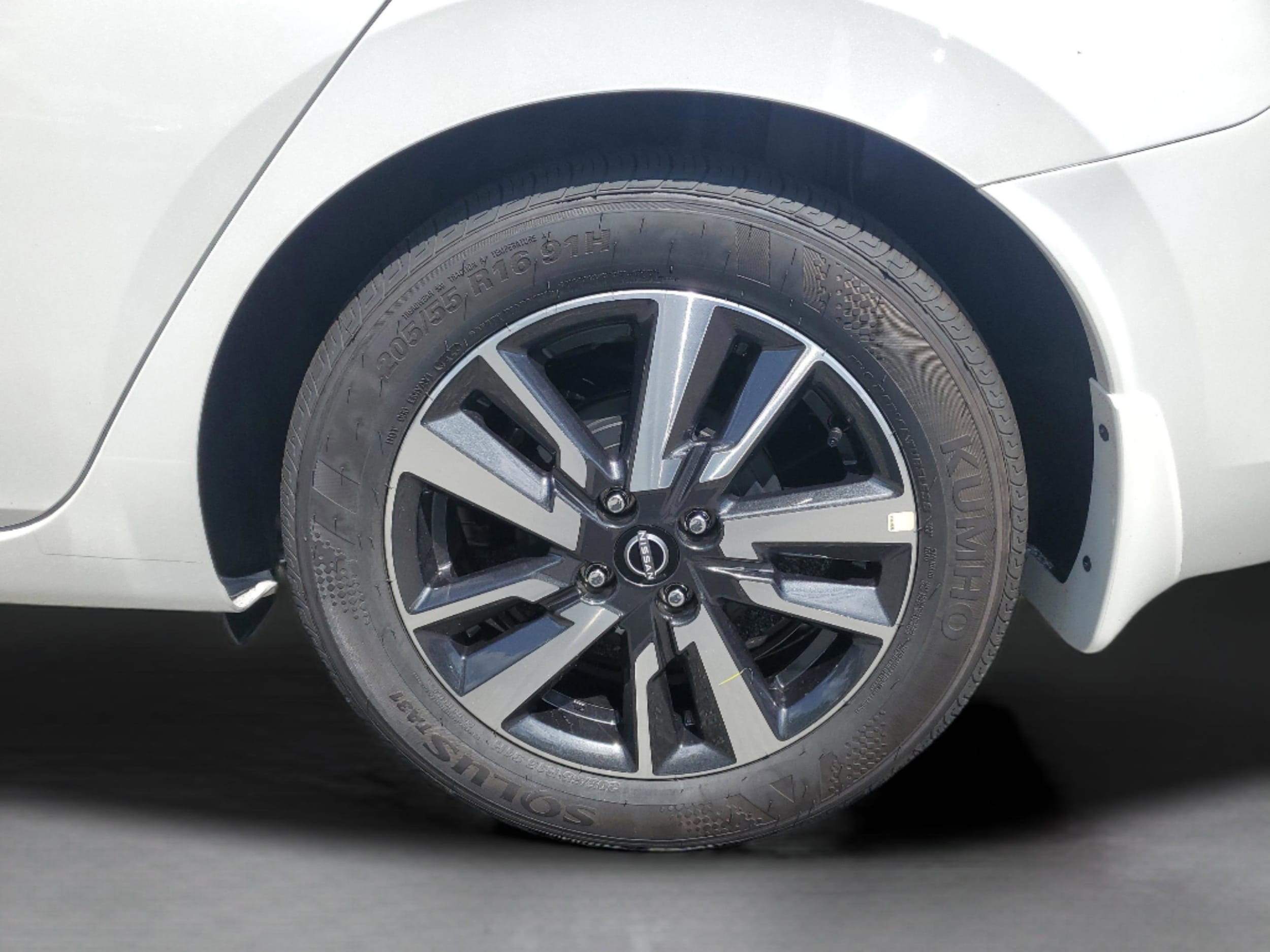 2025 Nissan Versa Sedan SV - Photo 28