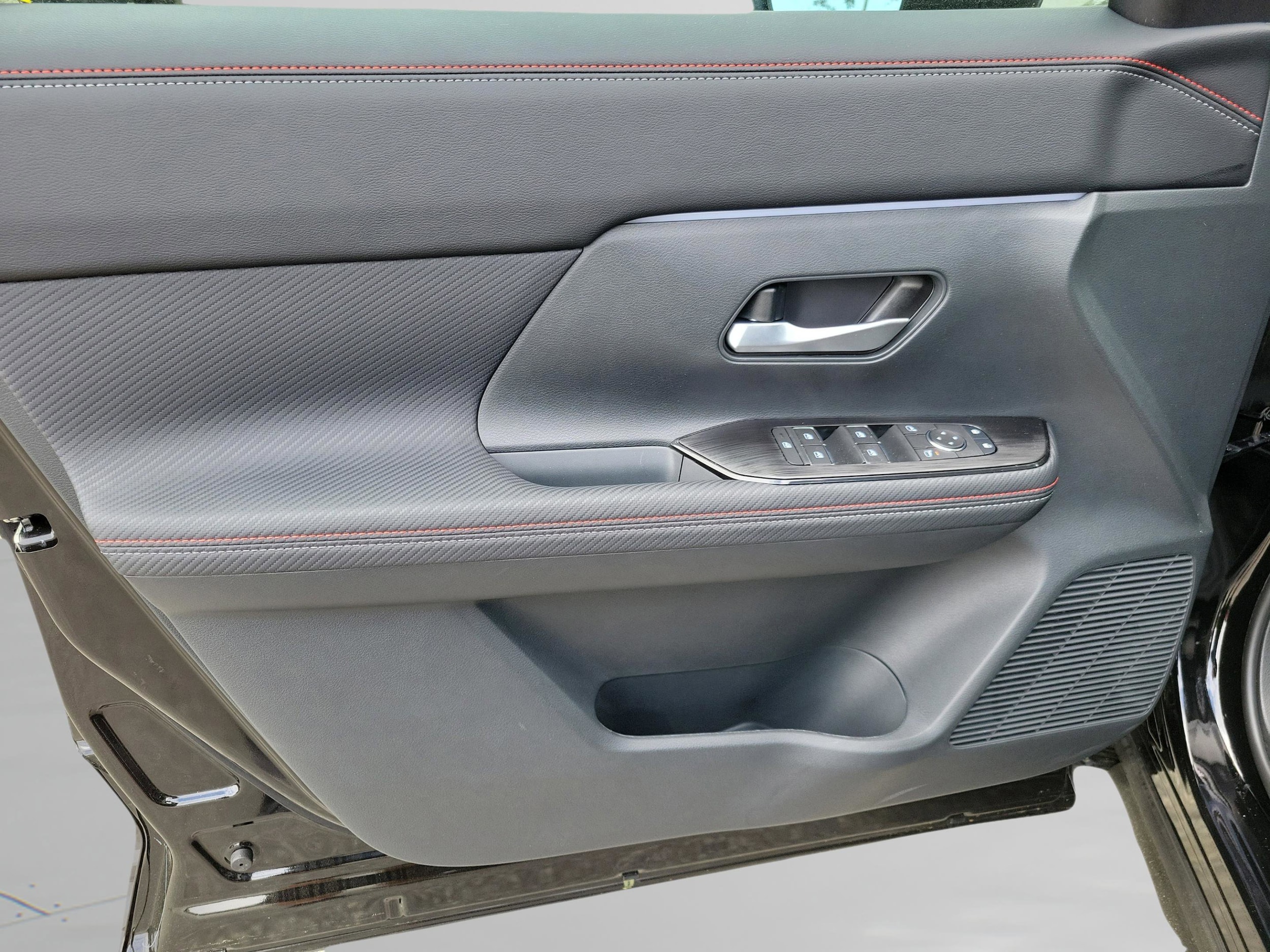 2026 Nissan KICKS SR - Photo 27