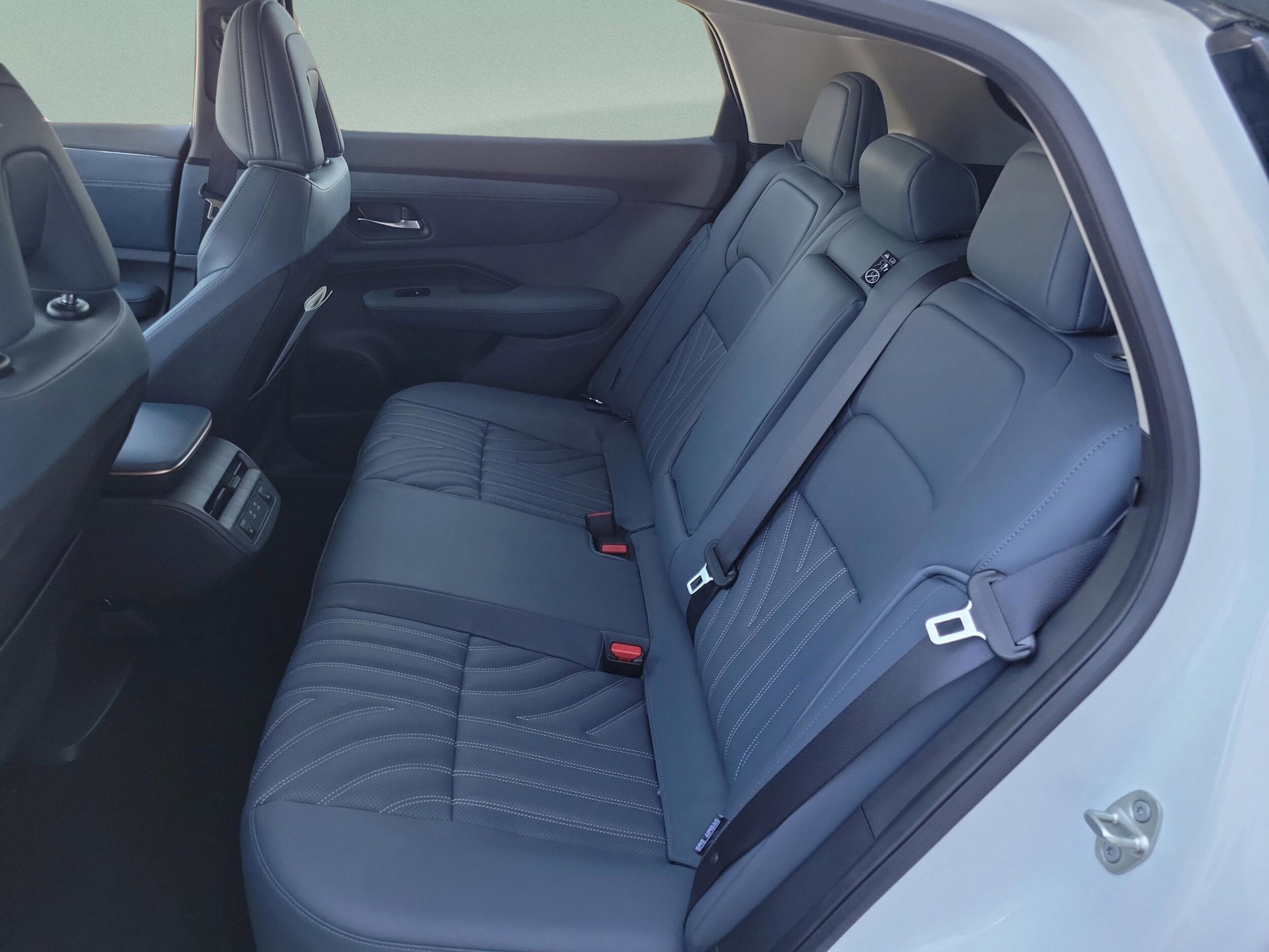 2025 Nissan ARIYA Platinum+ - Photo 24