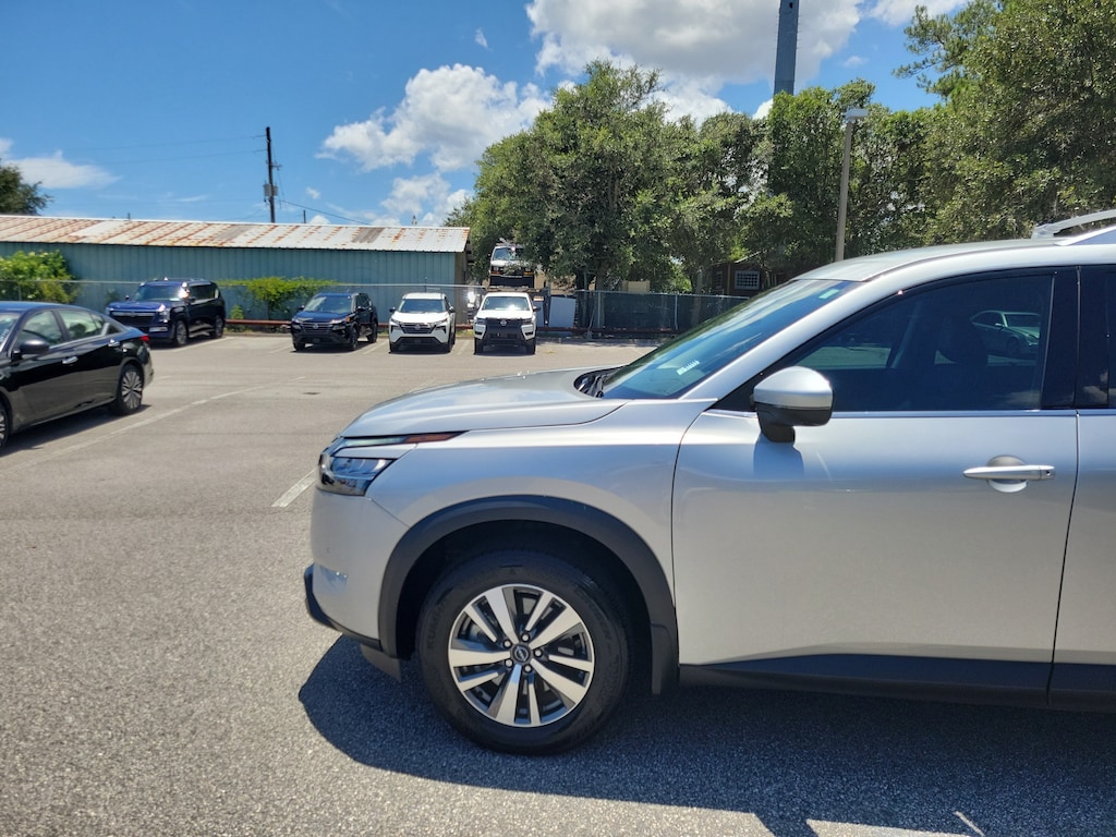 Used 2024 Nissan Pathfinder SL SUV
