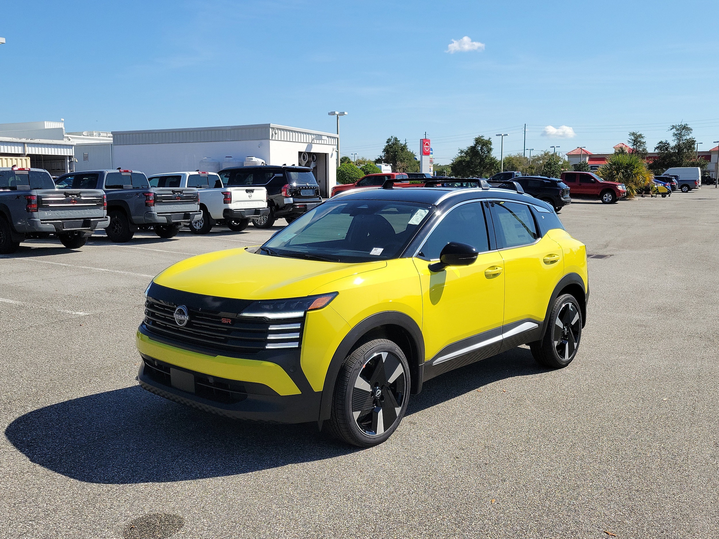 2026 Nissan Kicks SR photo 2