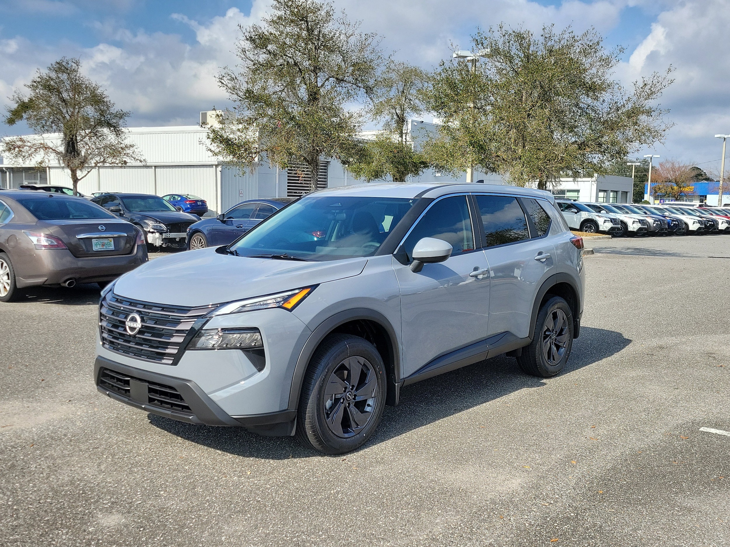 2026 Nissan Rogue SV's photo