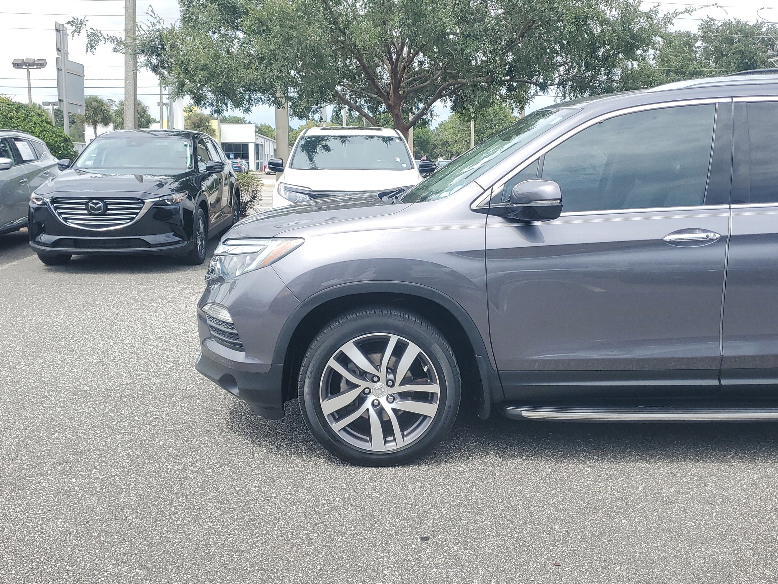 2017 Honda Pilot Elite photo 2