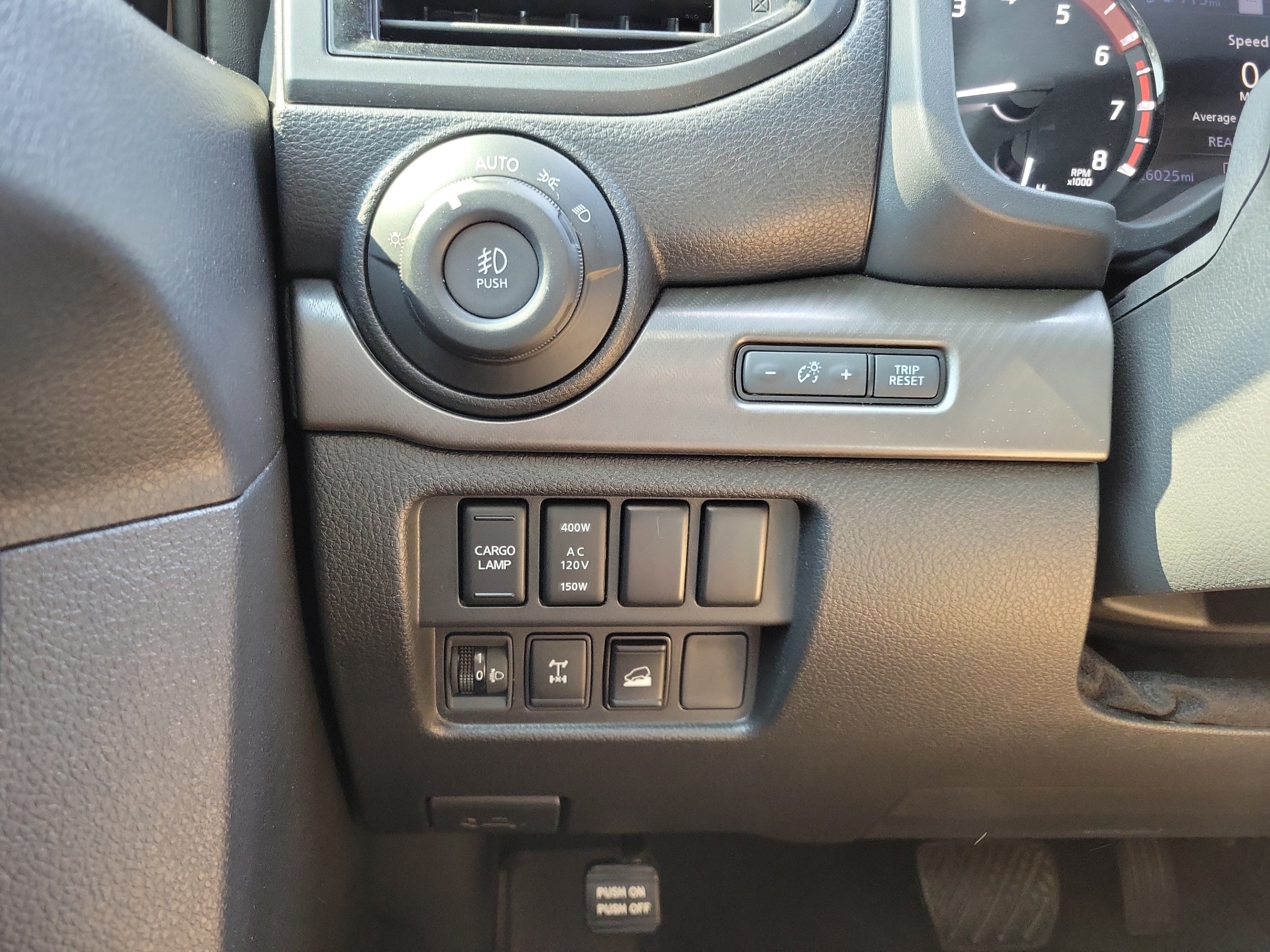 2024 Nissan Titan XD 16