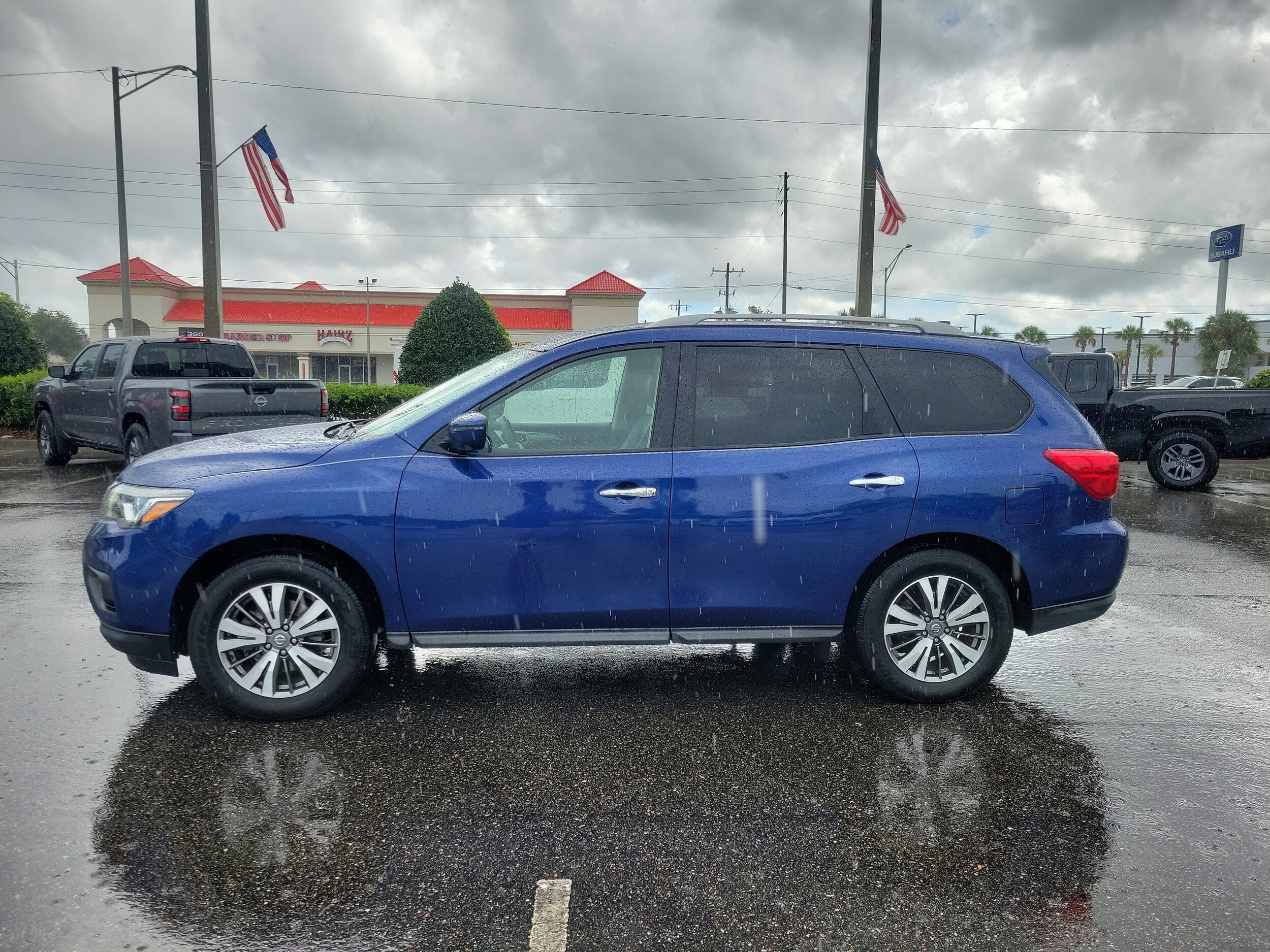 2020 Nissan Pathfinder SL photo 2