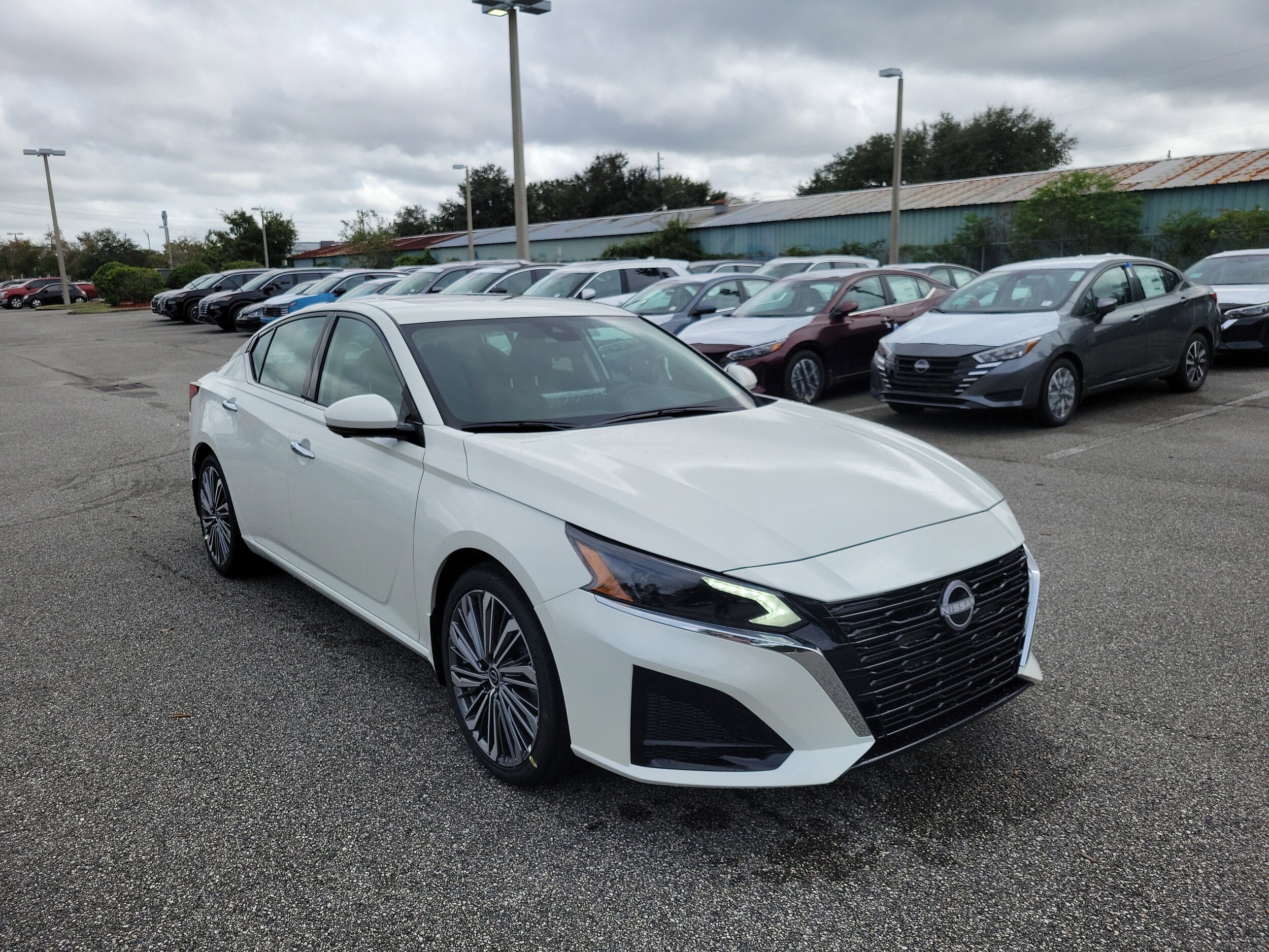 2025 Nissan Altima SL photo 2