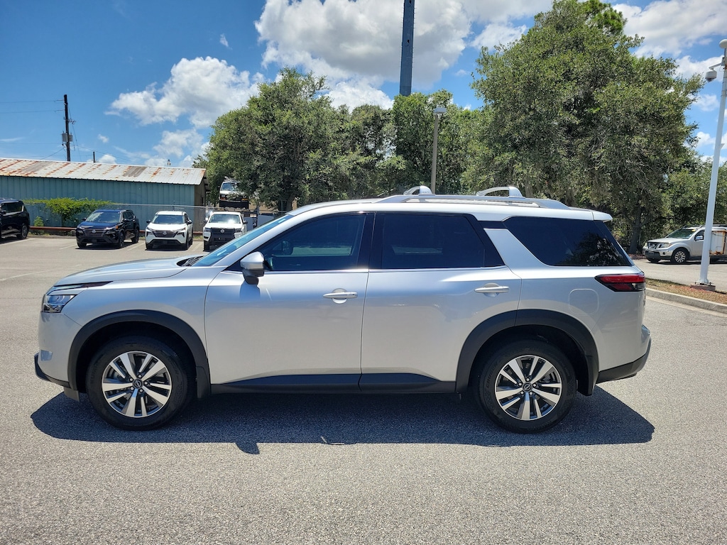 Used 2024 Nissan Pathfinder SL SUV
