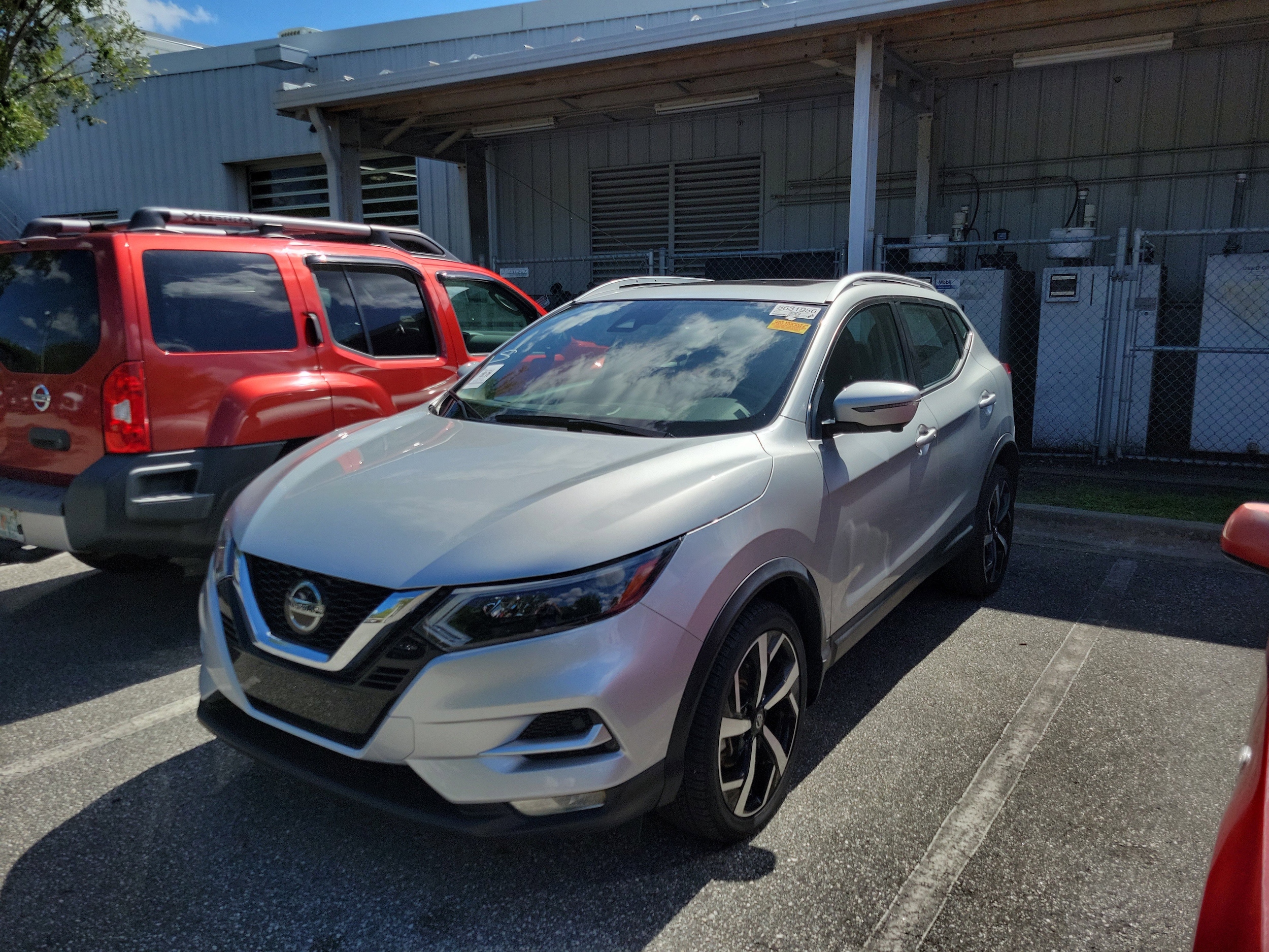 2022 Nissan Rogue Sport SL FWD's photo