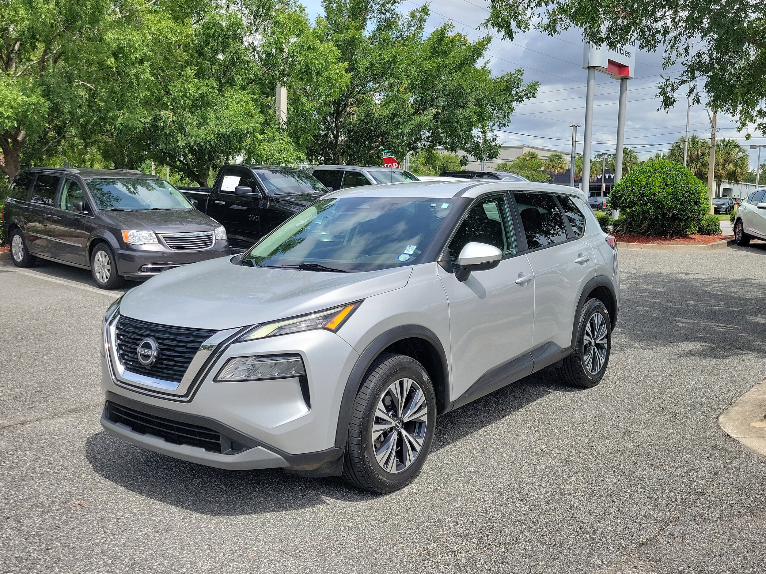 2022 Nissan Rogue SV AWD's photo