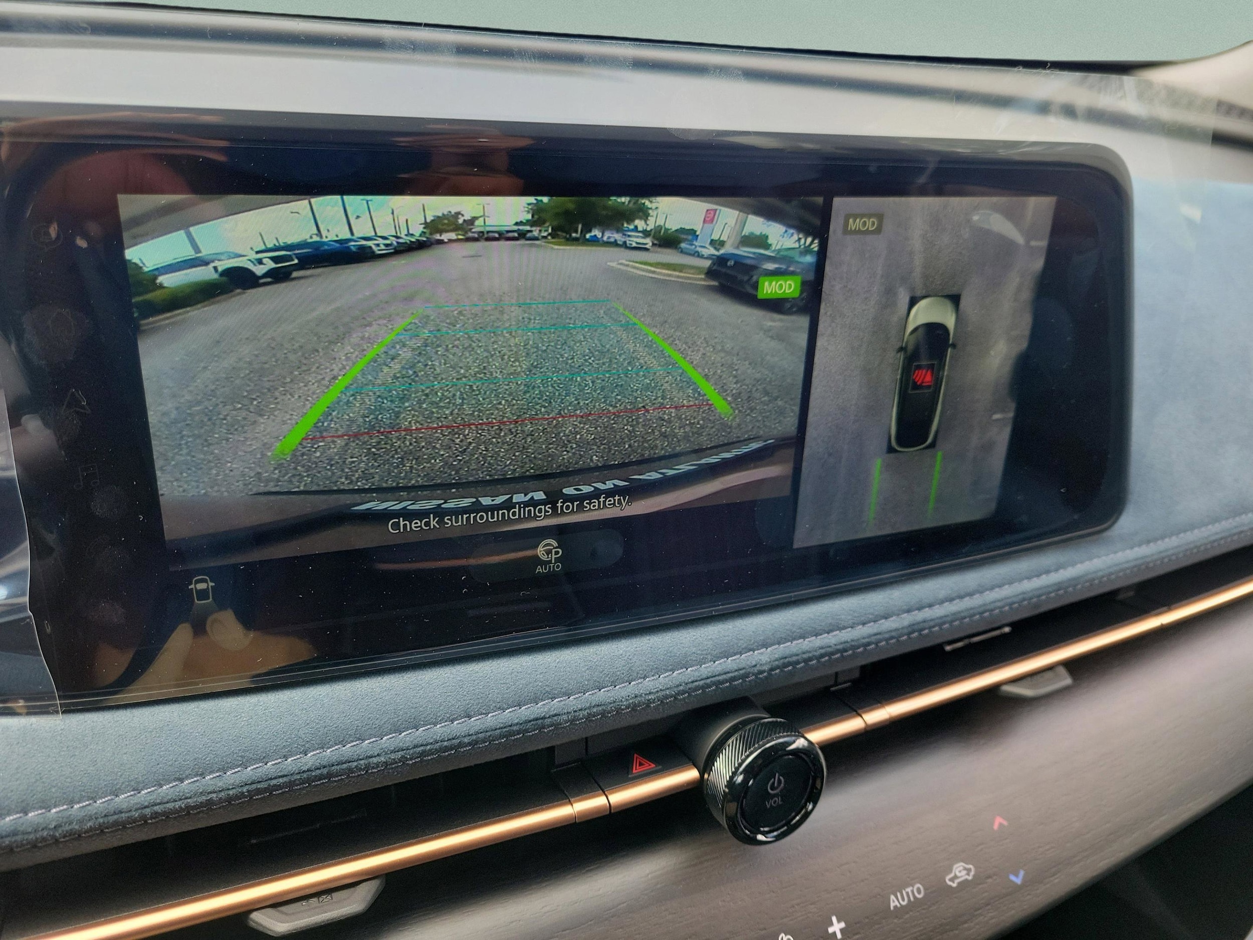 2025 Nissan ARIYA Platinum+ - Photo 32