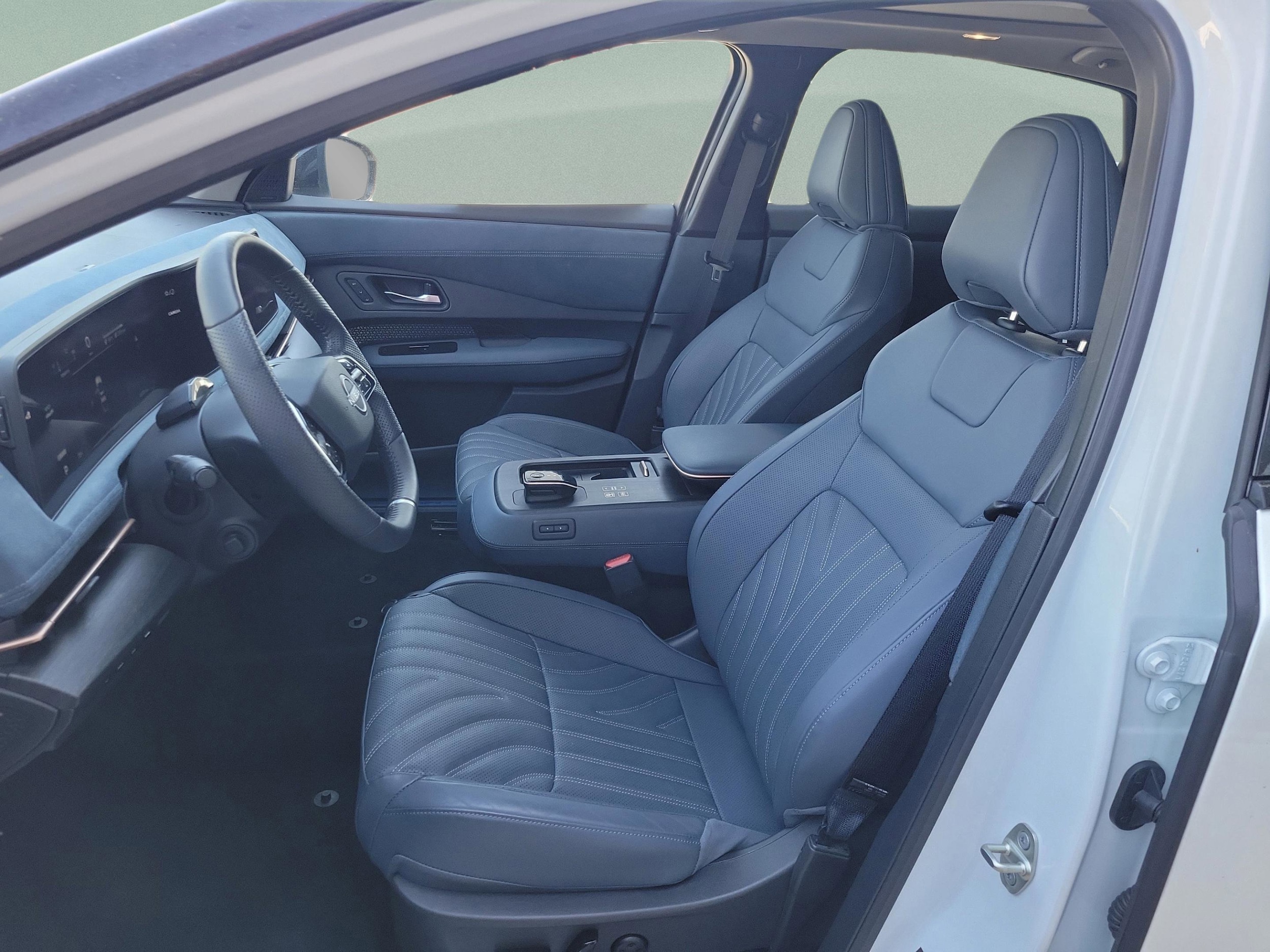 2025 Nissan ARIYA Platinum+ - Photo 26