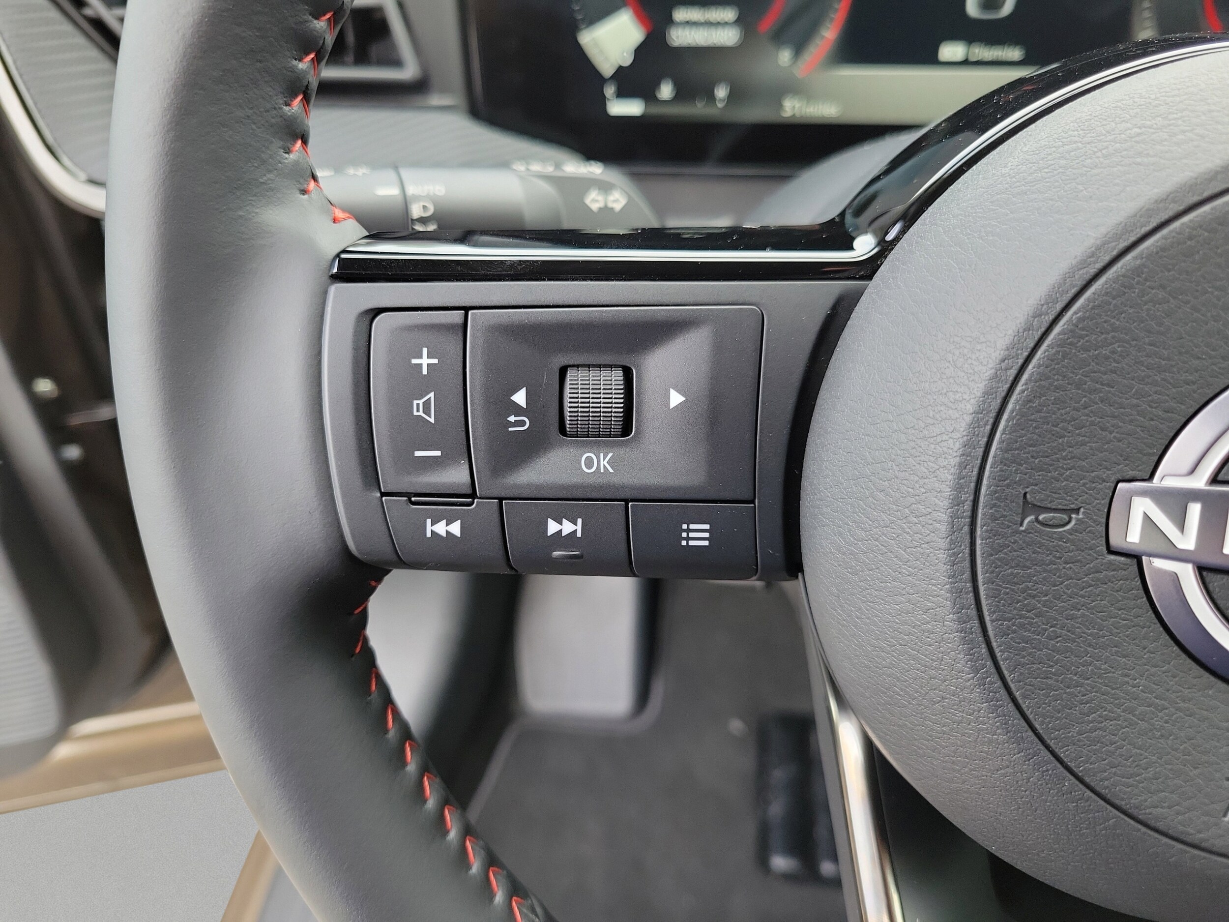 2026 Nissan KICKS SR - Photo 15