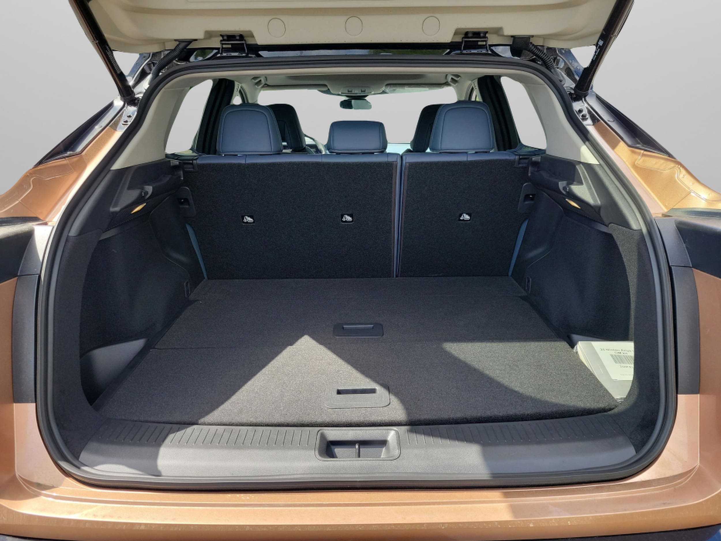 2025 Nissan ARIYA Platinum+ - Photo 27