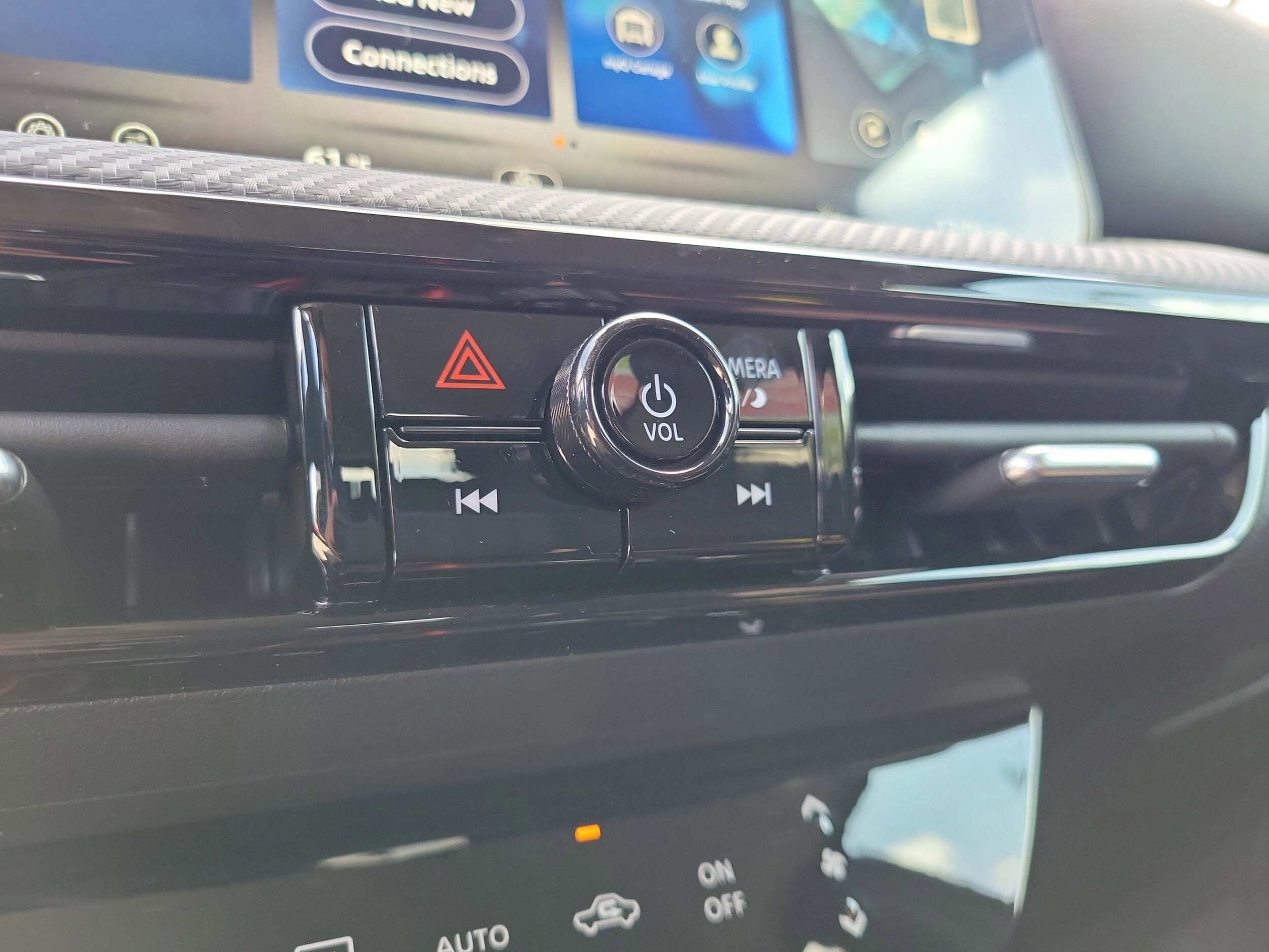 2026 Nissan KICKS SR - Photo 8