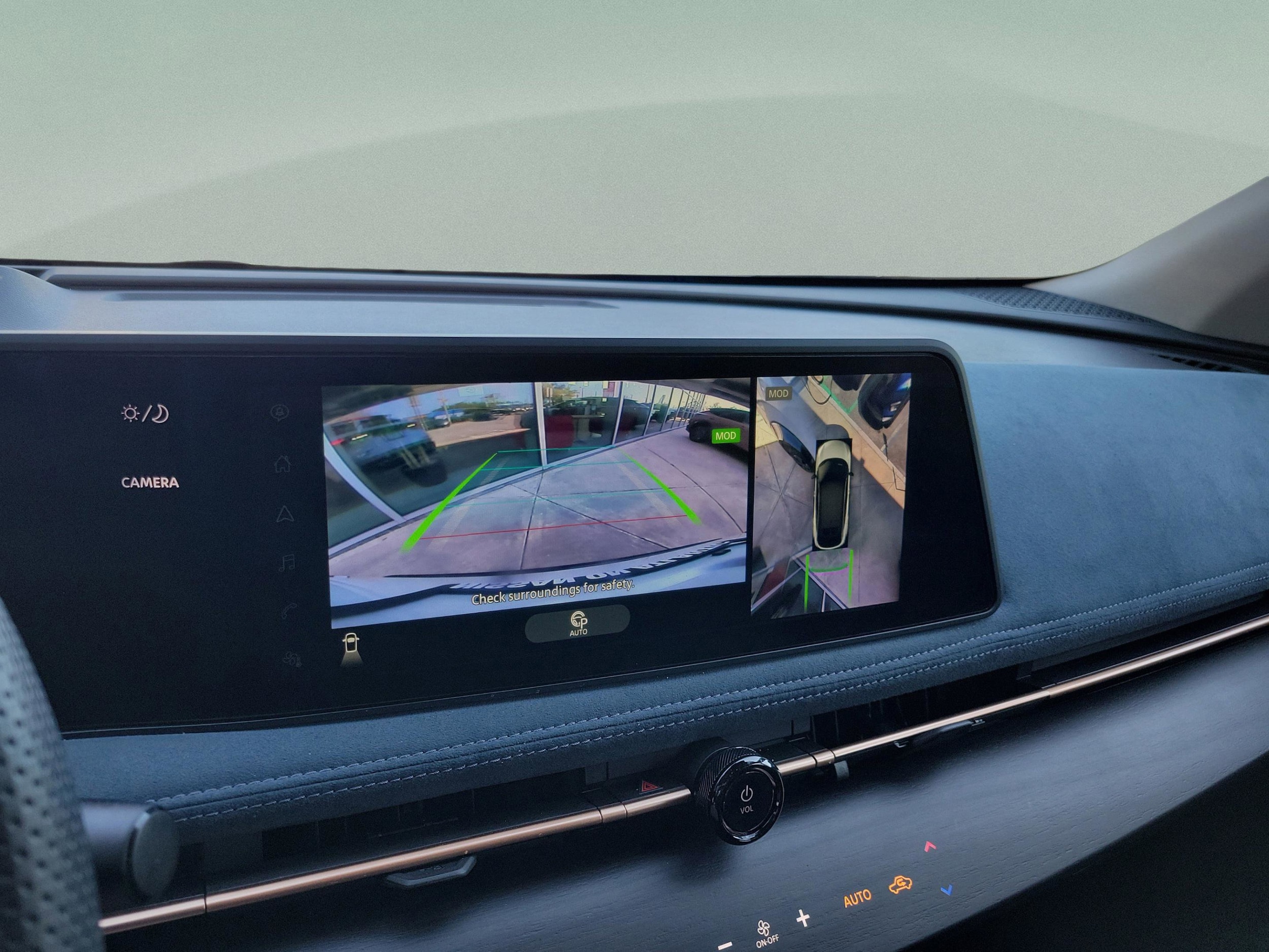 2025 Nissan ARIYA Platinum+ - Photo 17