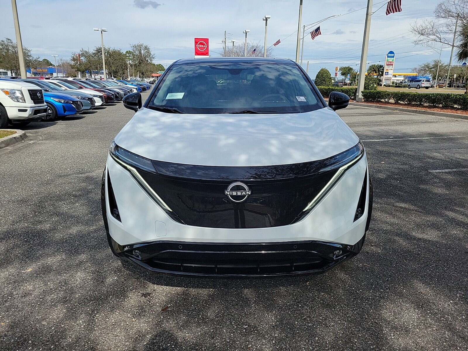 2025 Nissan ARIYA Platinum photo 2