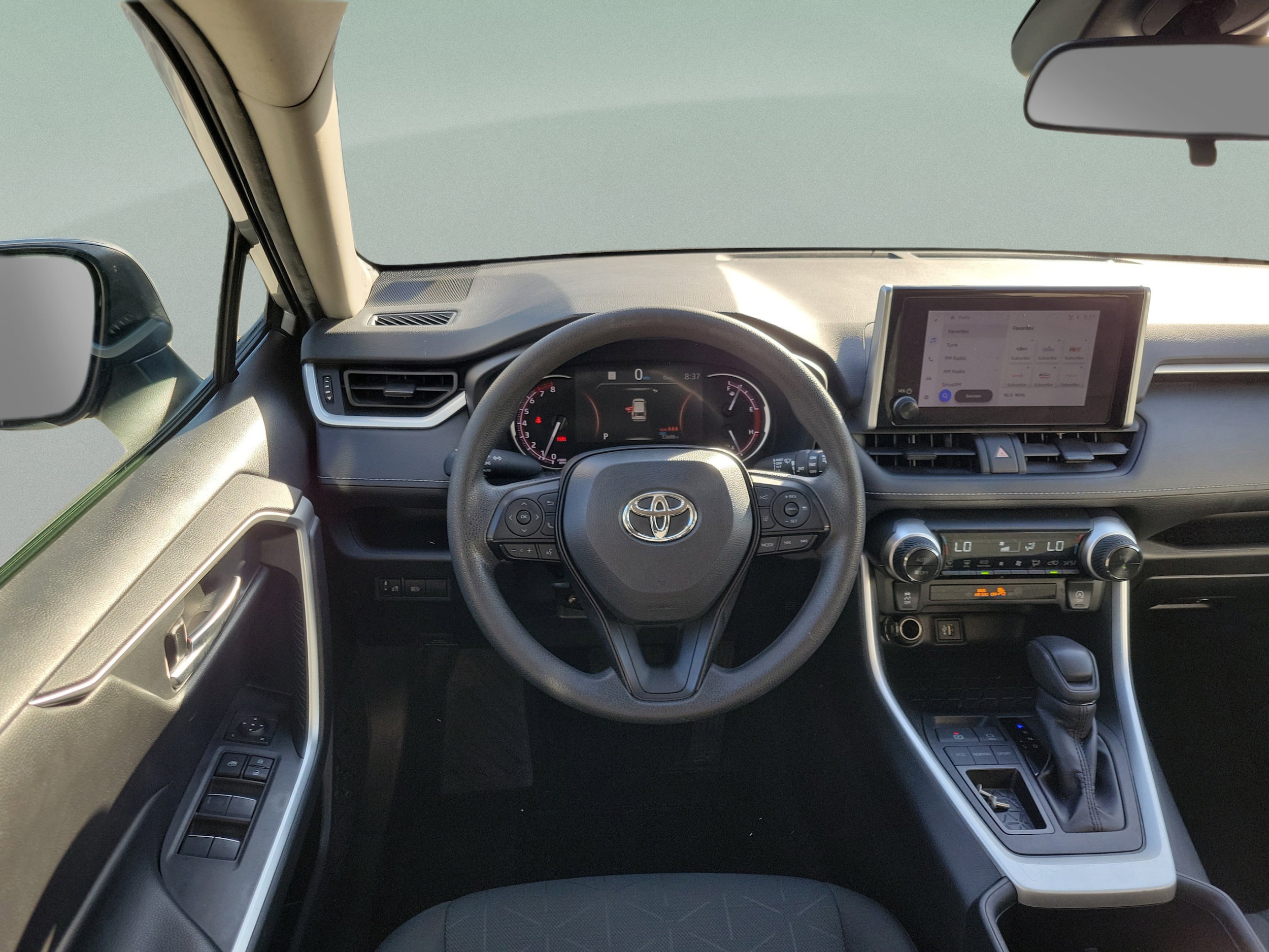 2024 Toyota RAV4 XLE - Photo 14