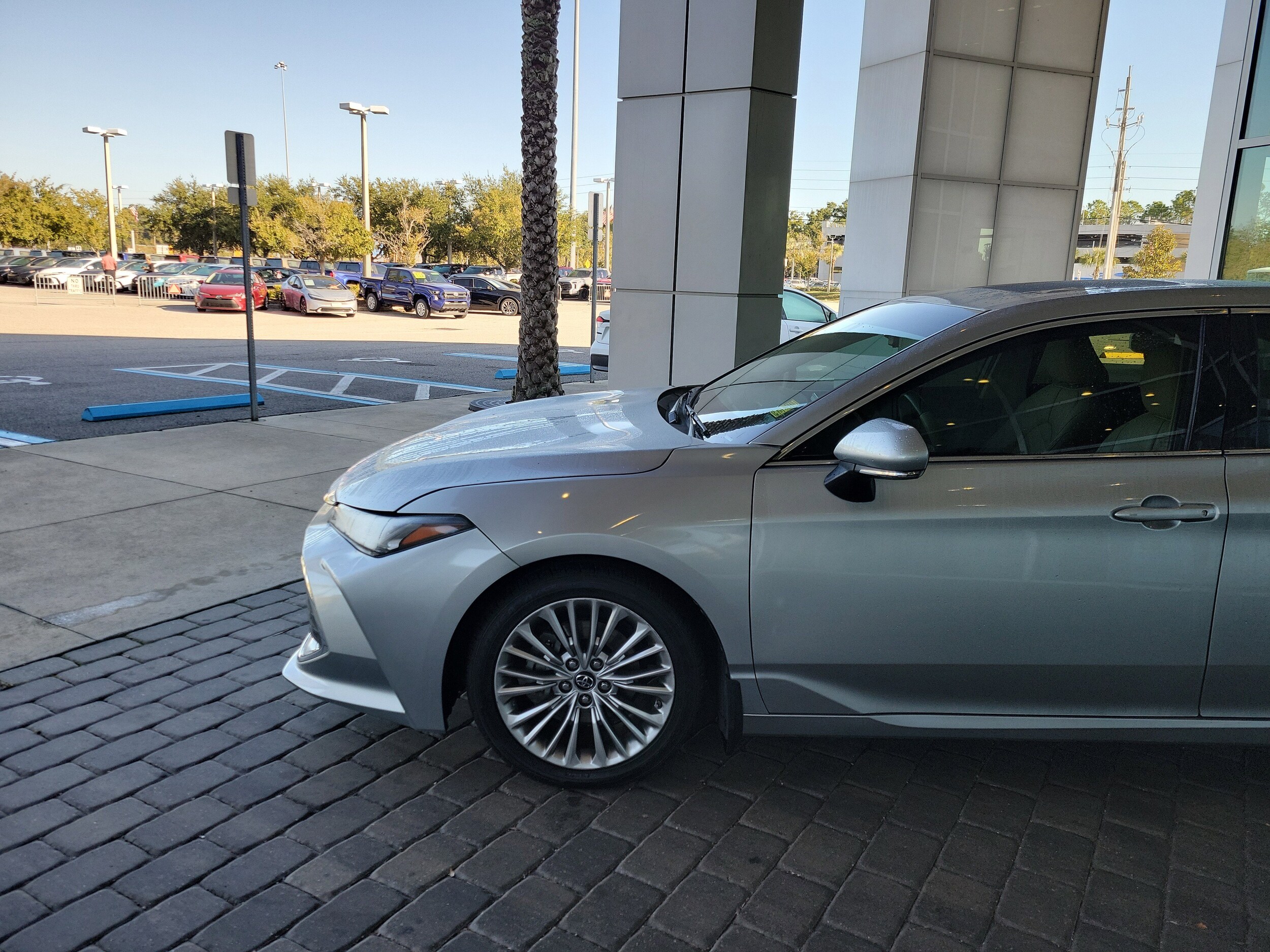 2019 Toyota Avalon Limited photo 2