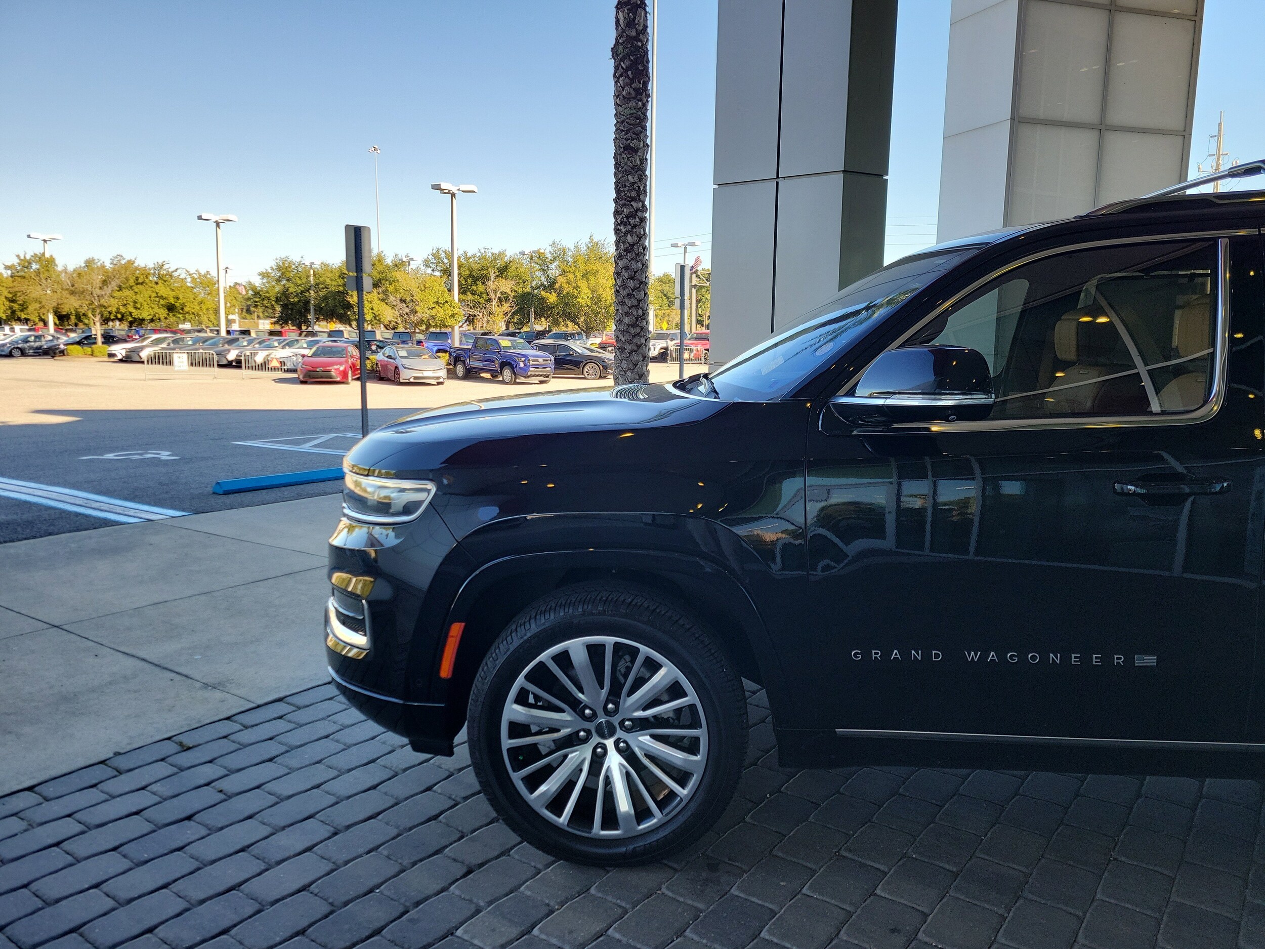 2022 Jeep Grand Wagoneer III photo 2