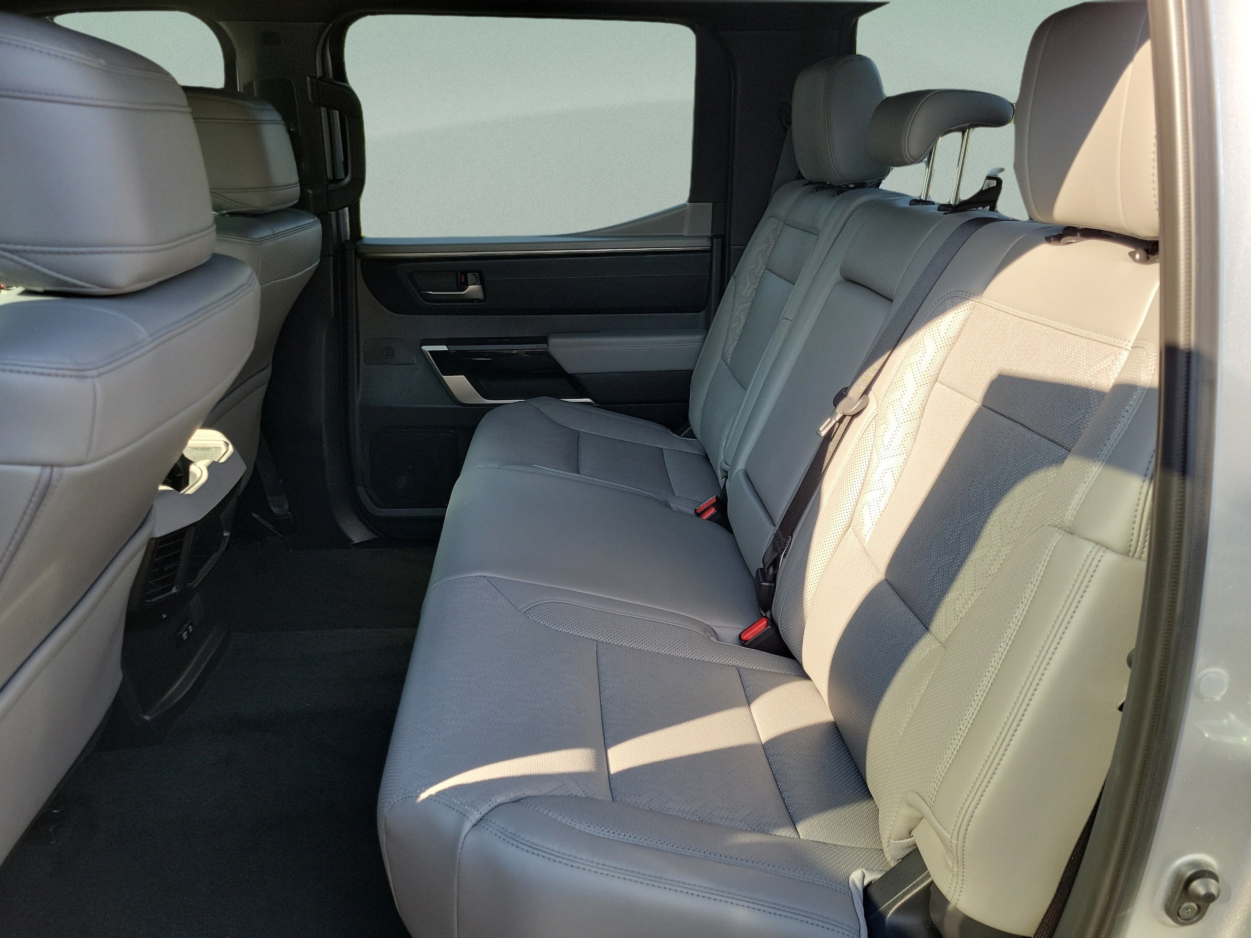 2025 Toyota Tundra Limited - Photo 24