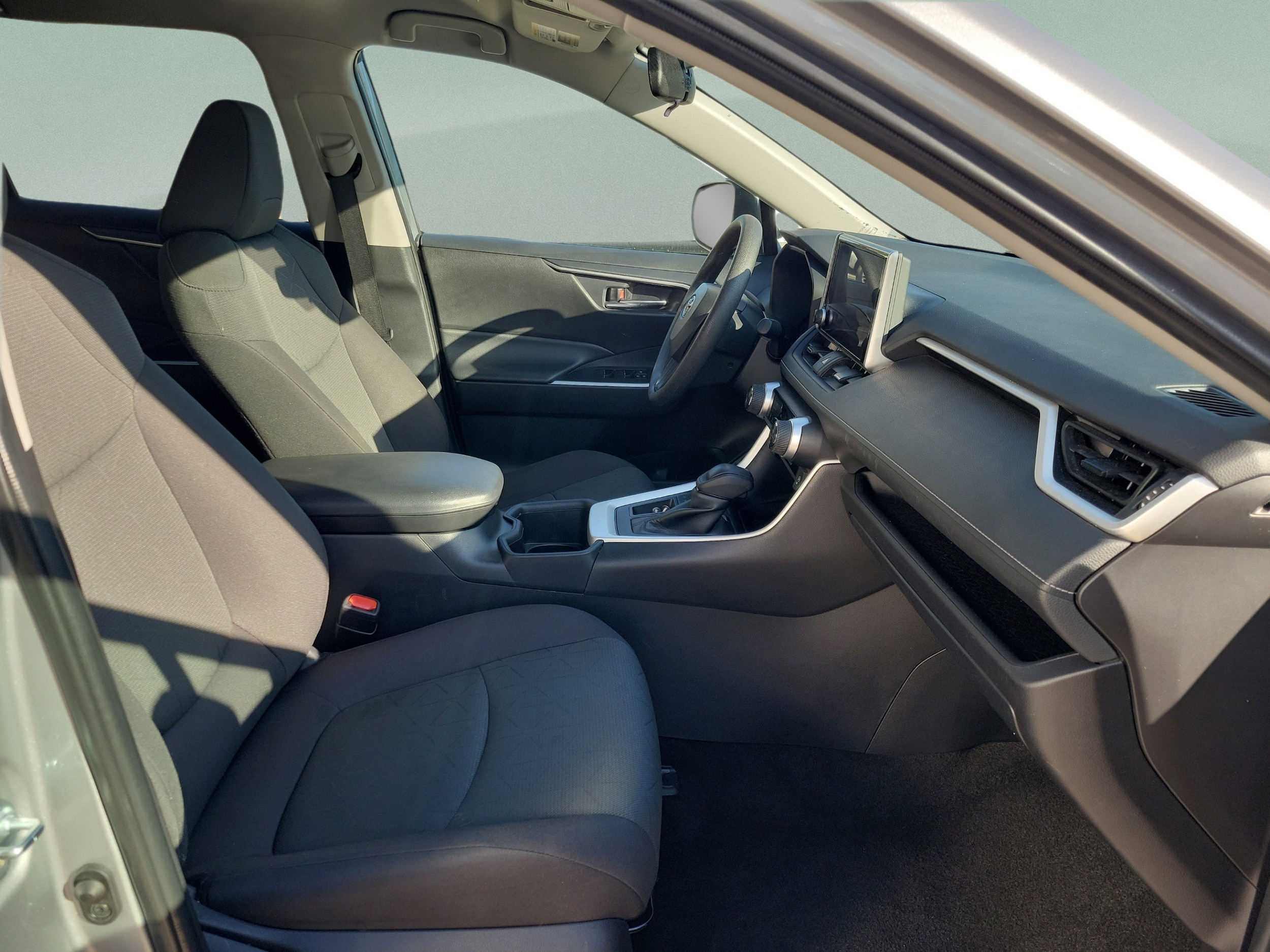 2024 Toyota RAV4 XLE - Photo 7