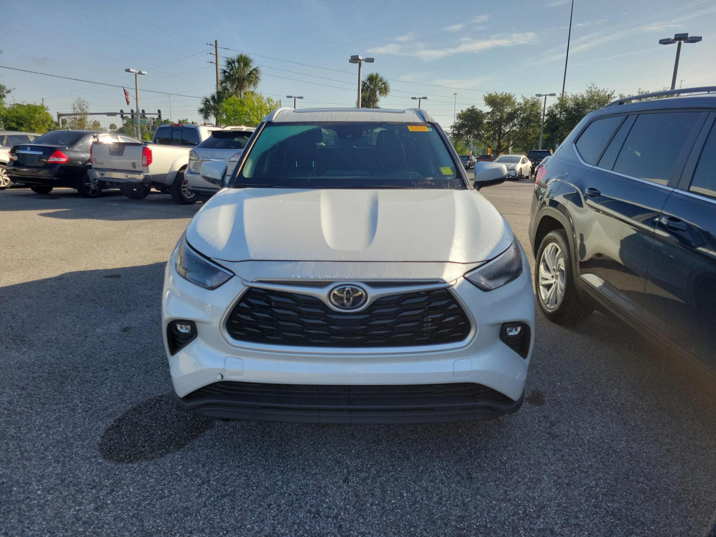 Used 2023 Toyota Highlander XLE with VIN 5TDKDRAH4PS008647 for sale in Jacksonville, FL