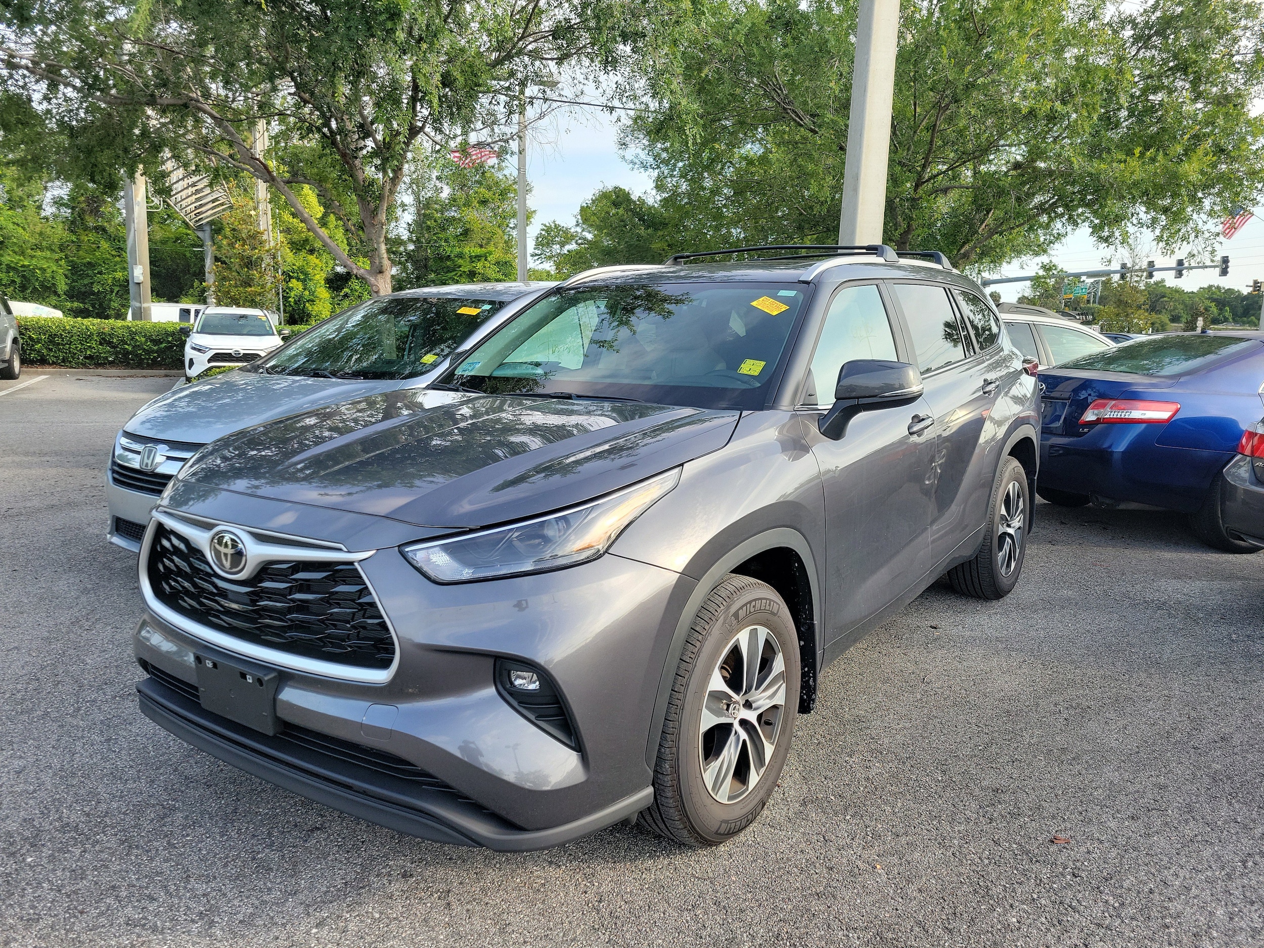 2025 Toyota Highlander XLE AWD's photo
