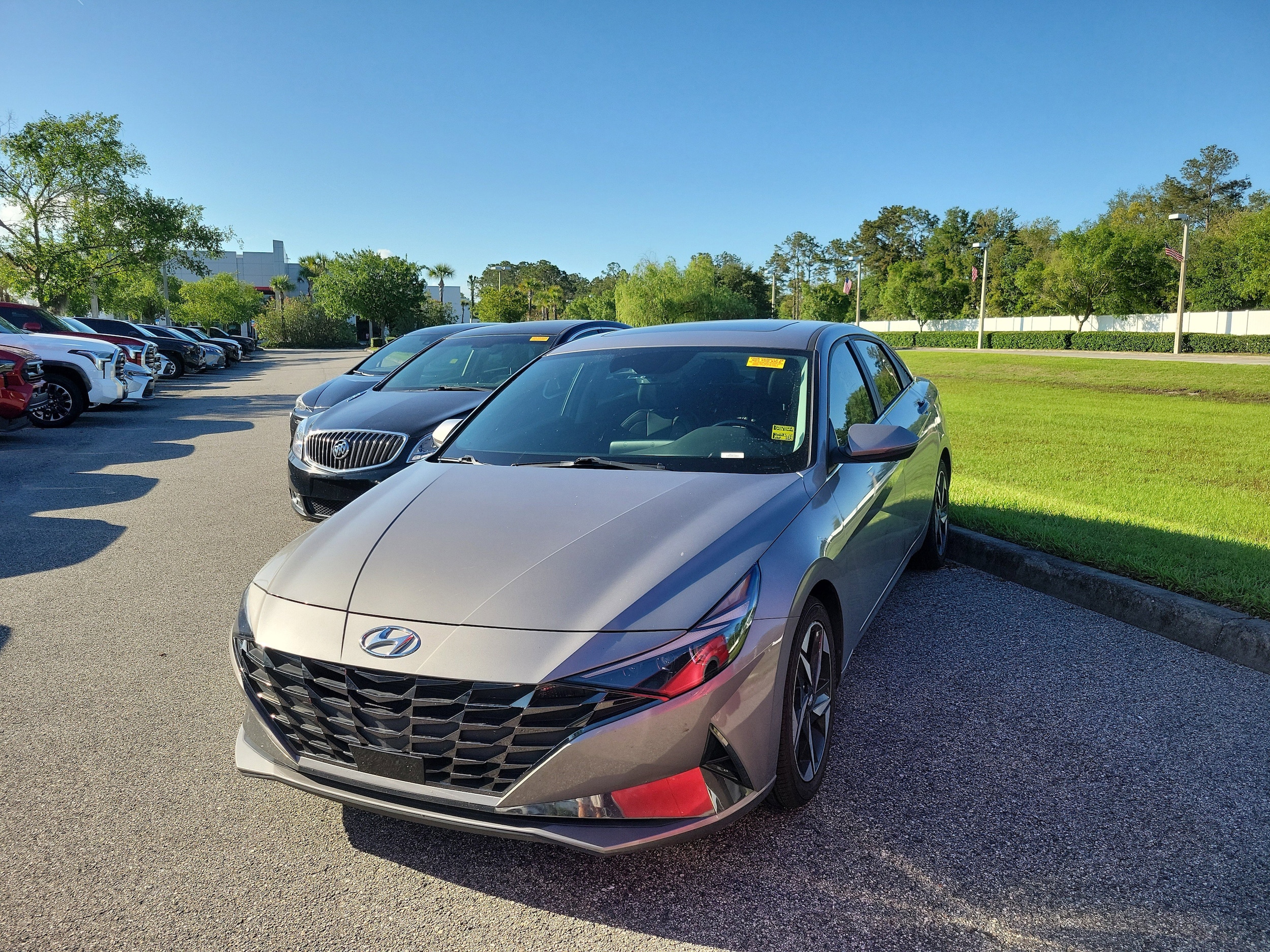 2022 Hyundai Elantra 1.6 HEV Limited DCT's photo