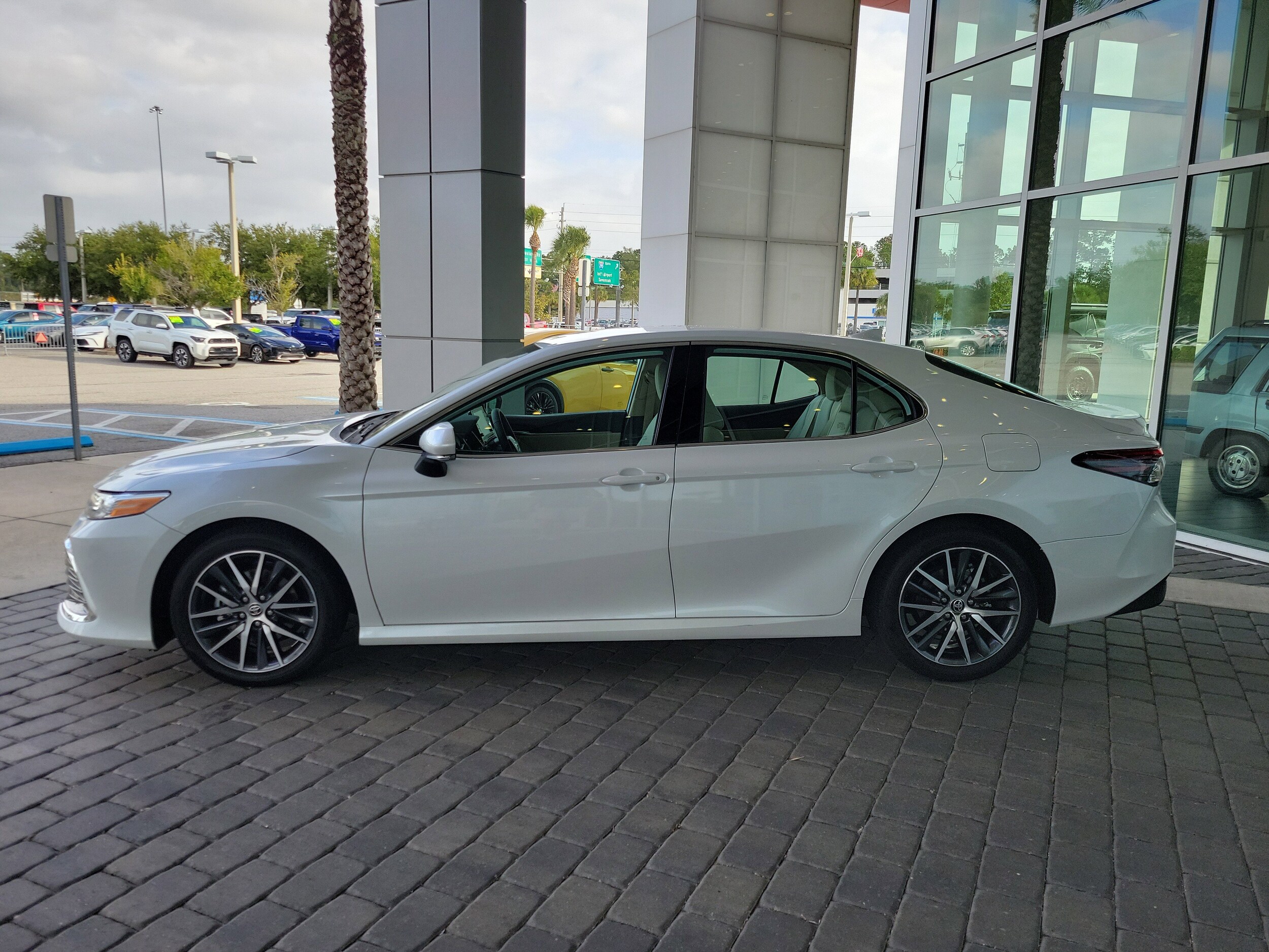 2024 Toyota Camry XLE photo 3