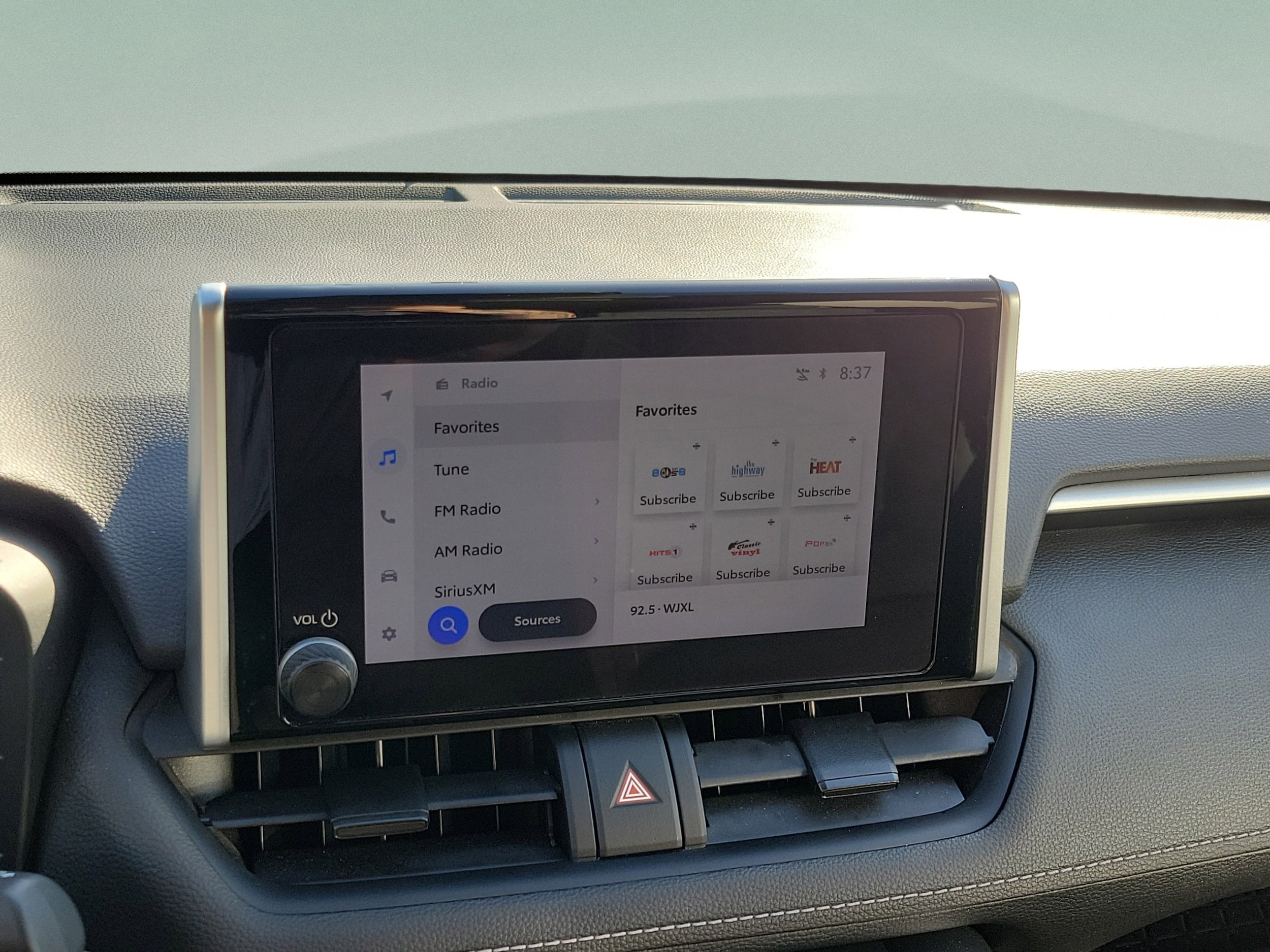 2024 Toyota RAV4 XLE - Photo 19