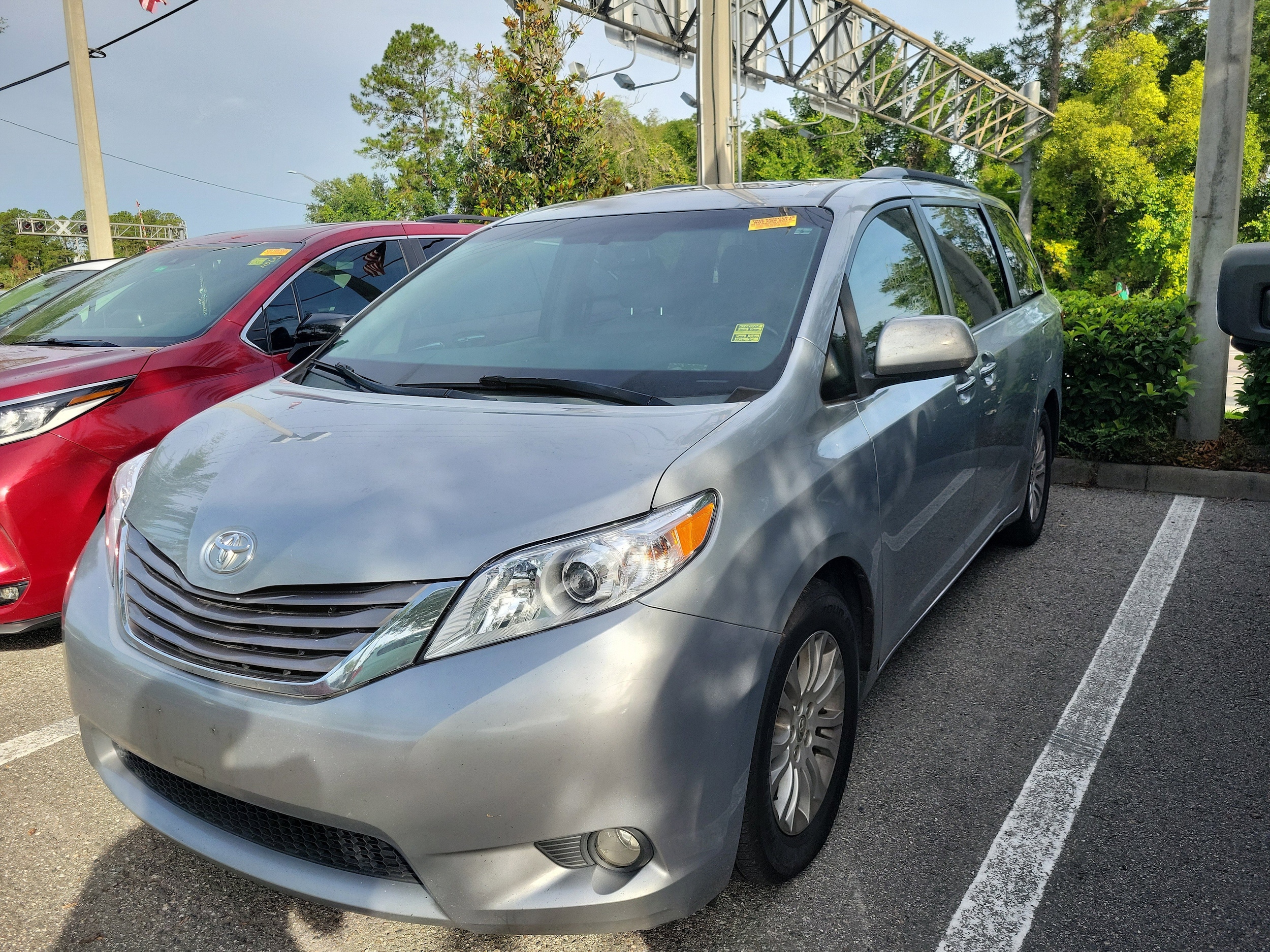 2015 Toyota Sienna XLE V6 8-Passenger's photo