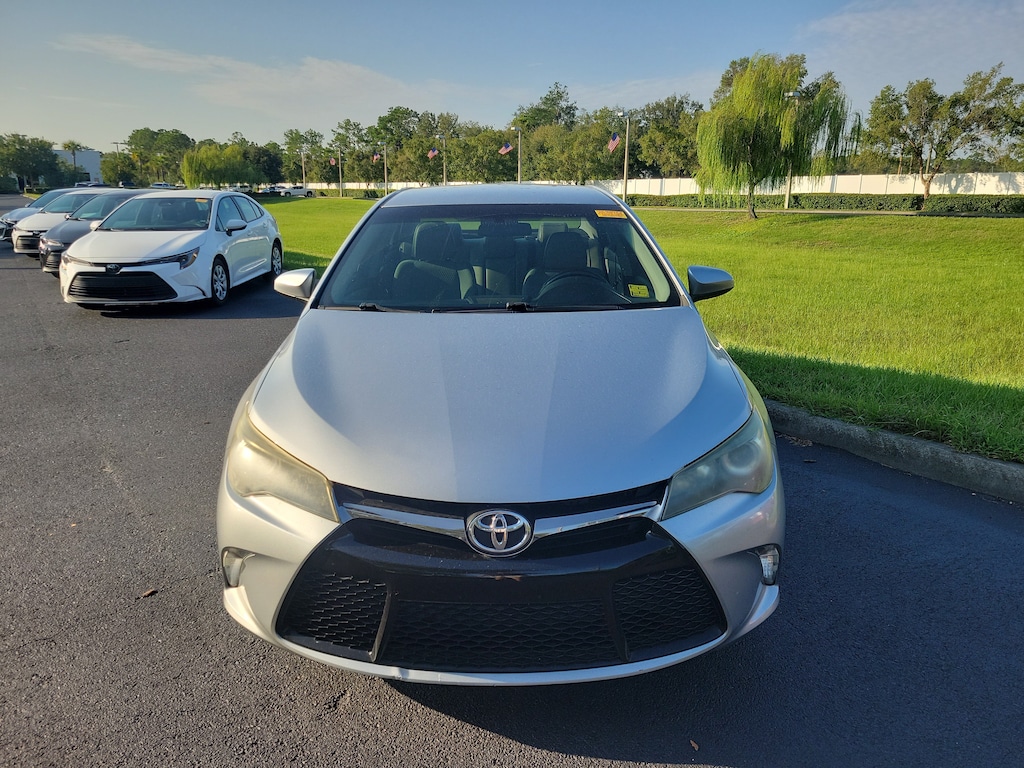 Used 2015 Toyota Camry SE Sedan