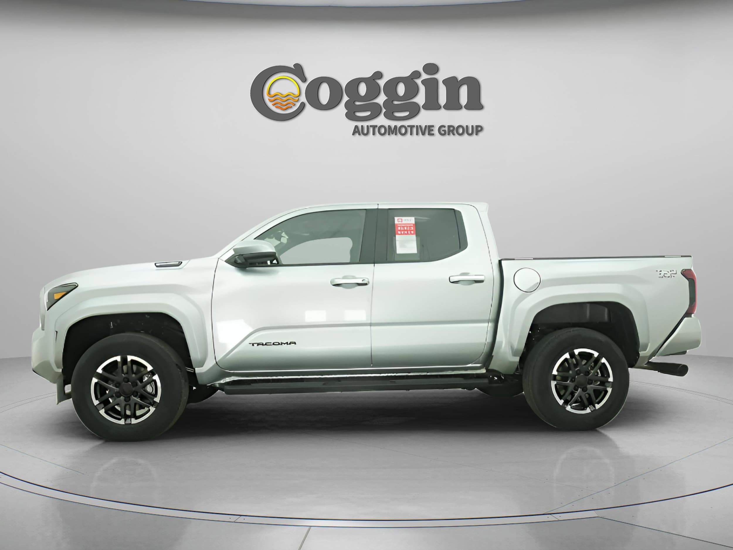 2025 Toyota Tacoma TRD Sport - Photo 8