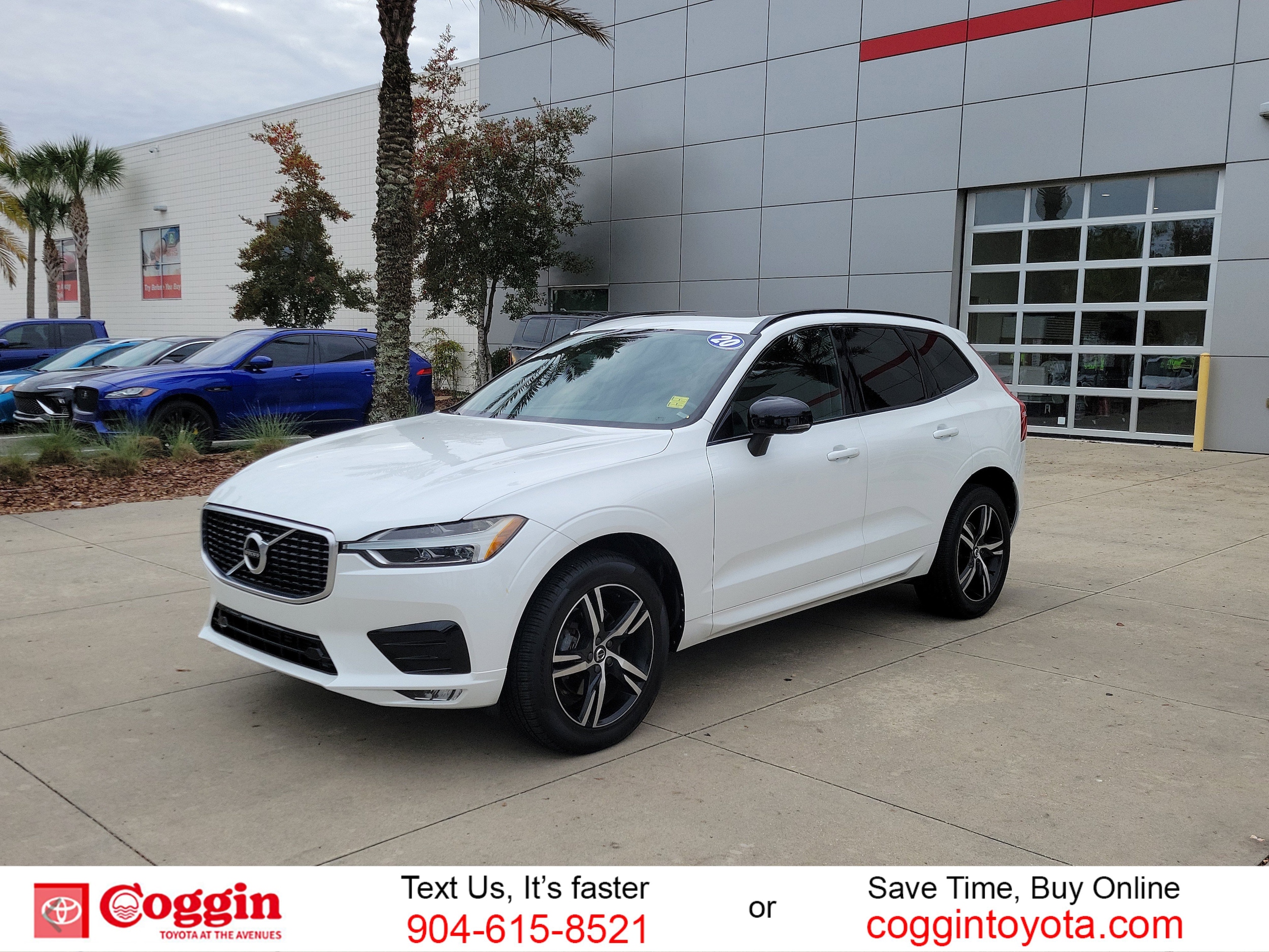 2020 Volvo XC60 R-Design's photo