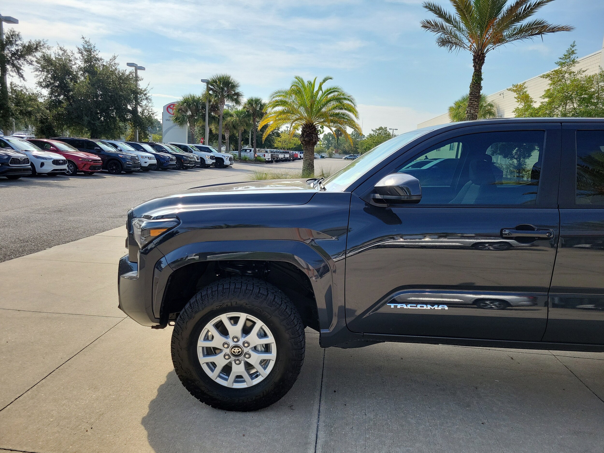 2024 Toyota Tacoma Double Cab 4x4 photo 2