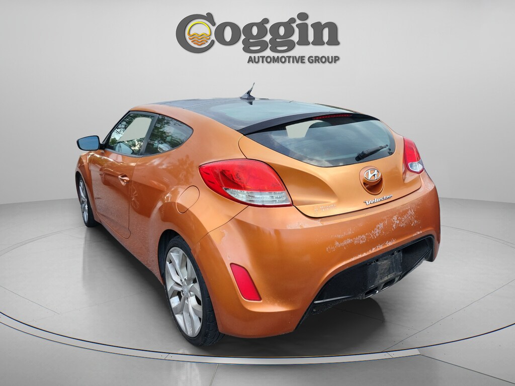 Used 2013 Hyundai Veloster Base w/Black Hatchback