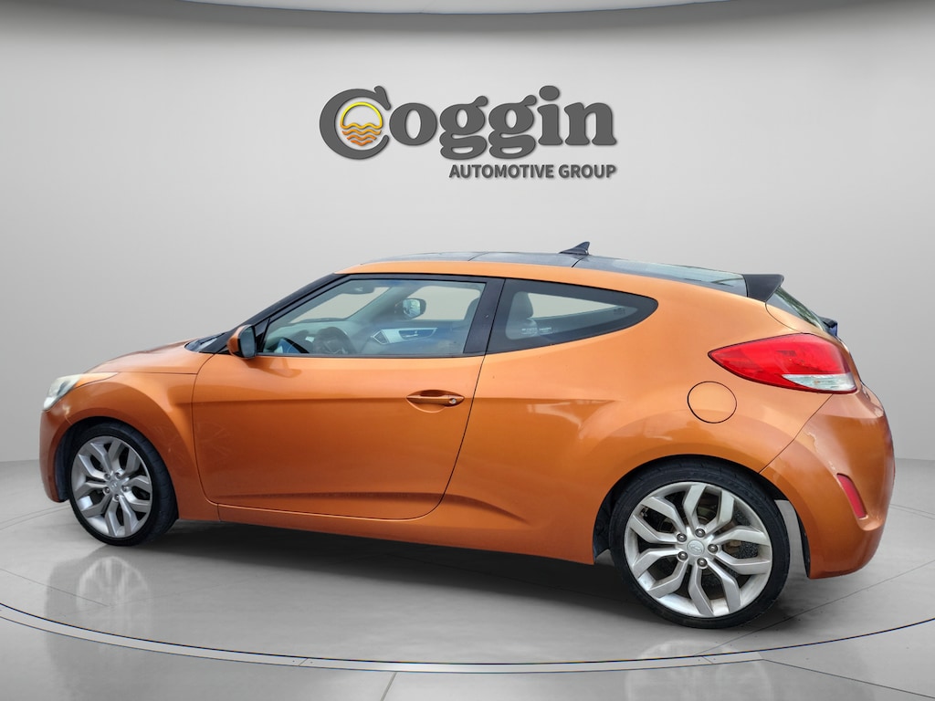 Used 2013 Hyundai Veloster Base w/Black Hatchback