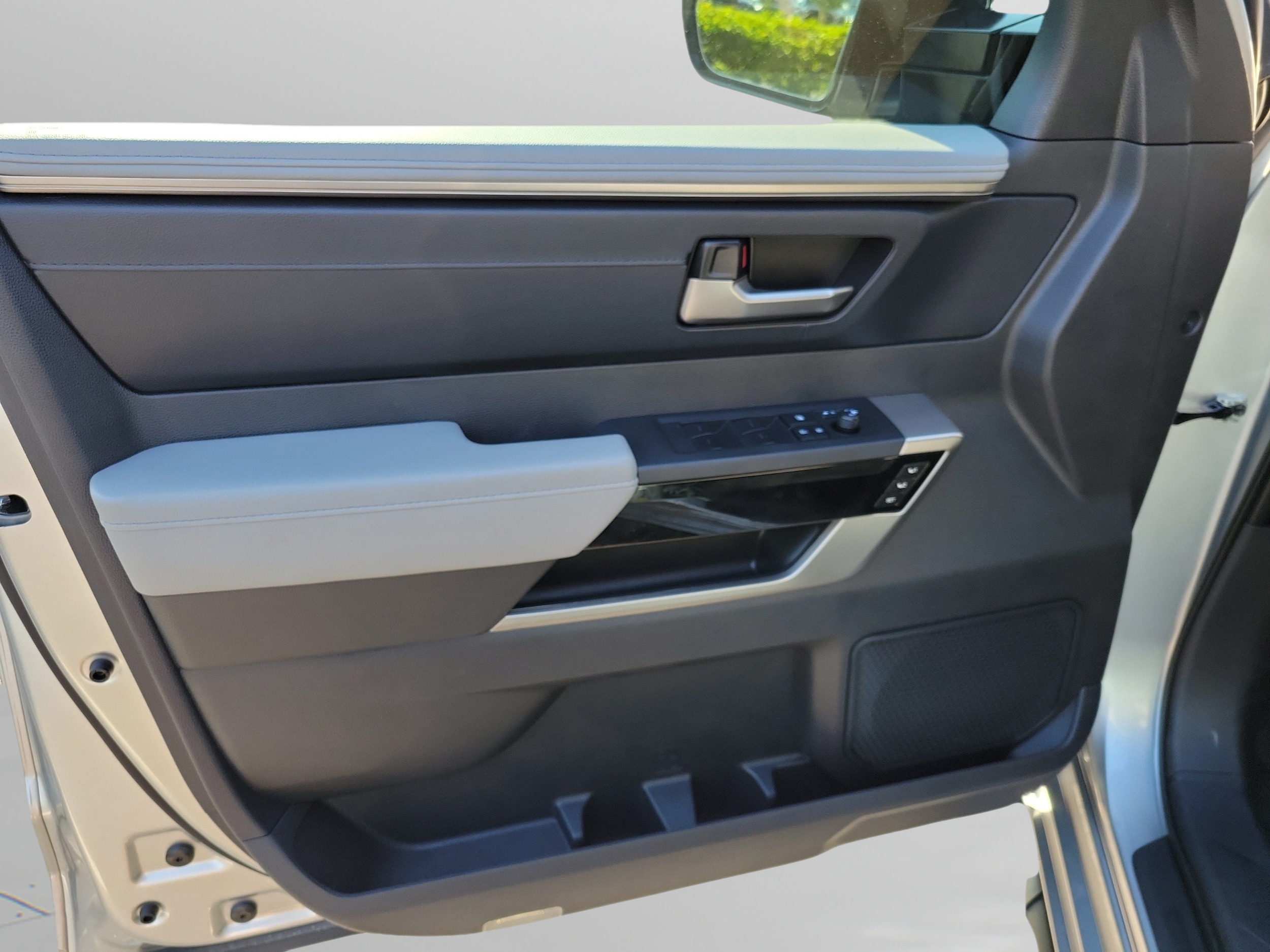 2025 Toyota Tundra Limited - Photo 7