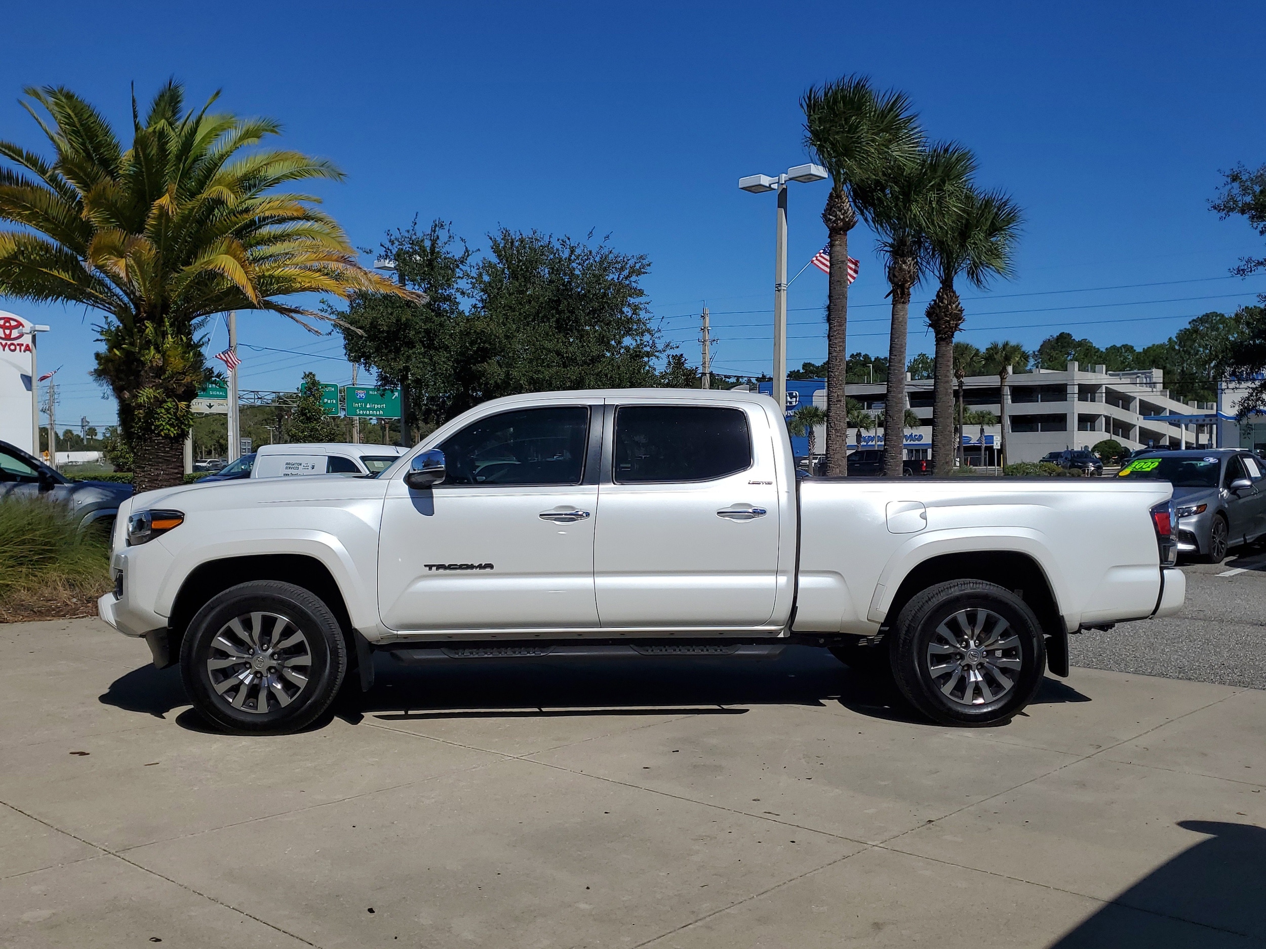 2021 Toyota Tacoma Limited V6 photo 3