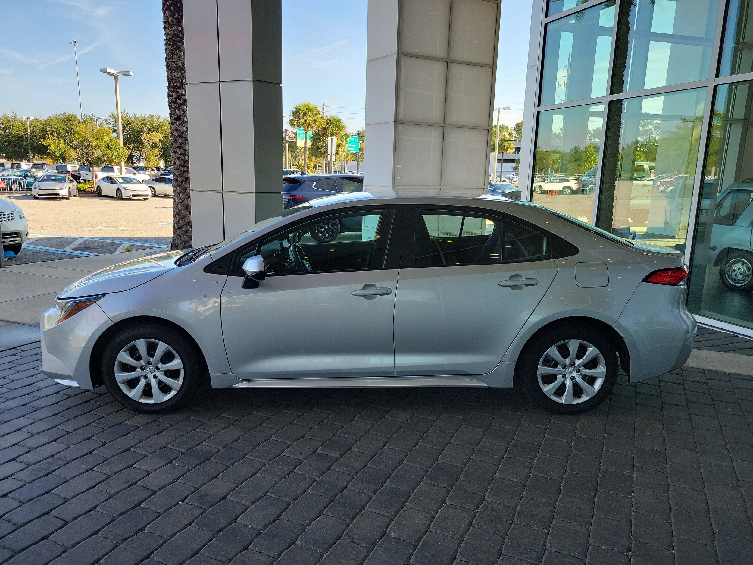 2024 Toyota Corolla LE photo 3