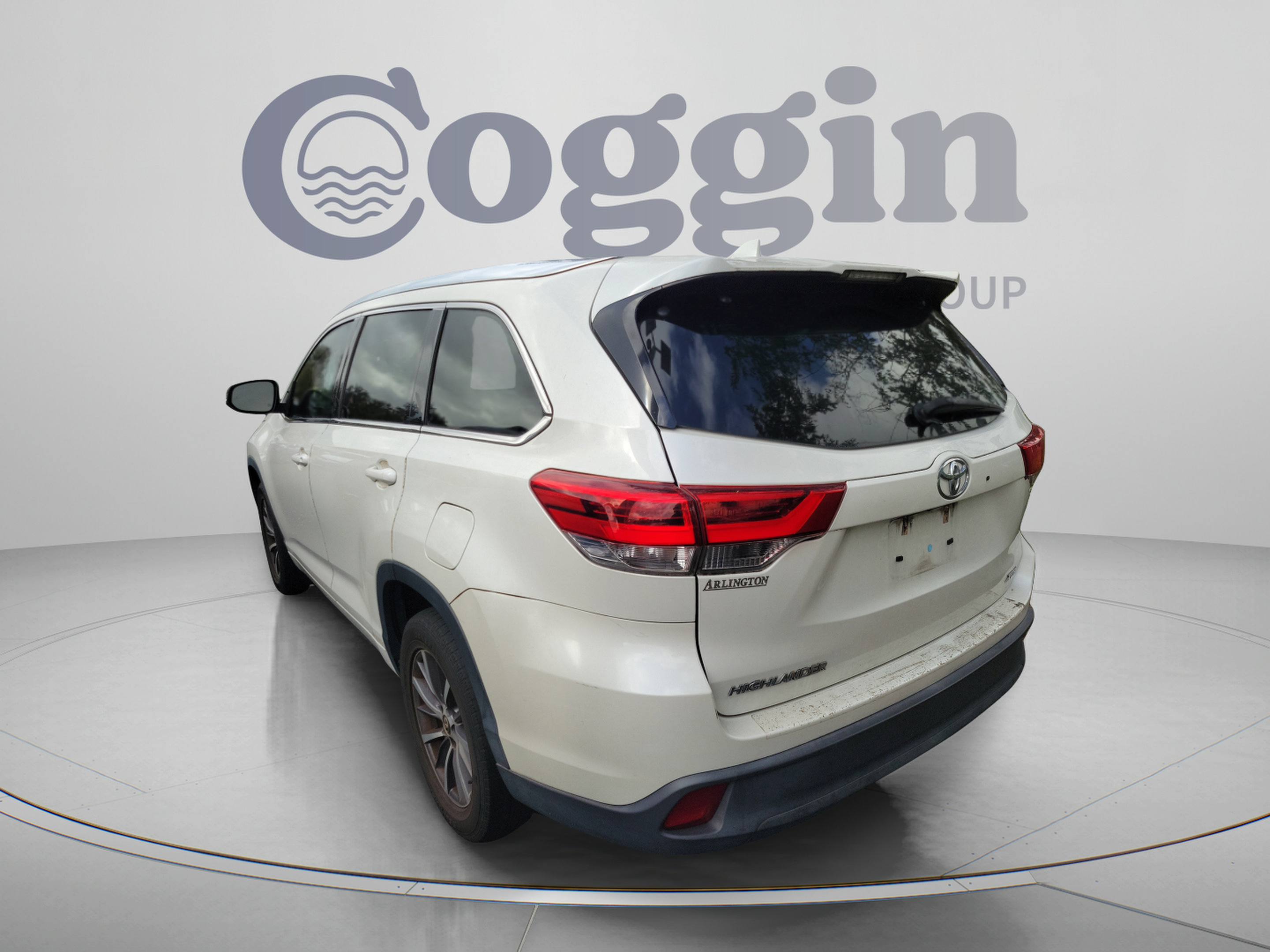 Used 2018 Toyota Highlander SE V6 SUV