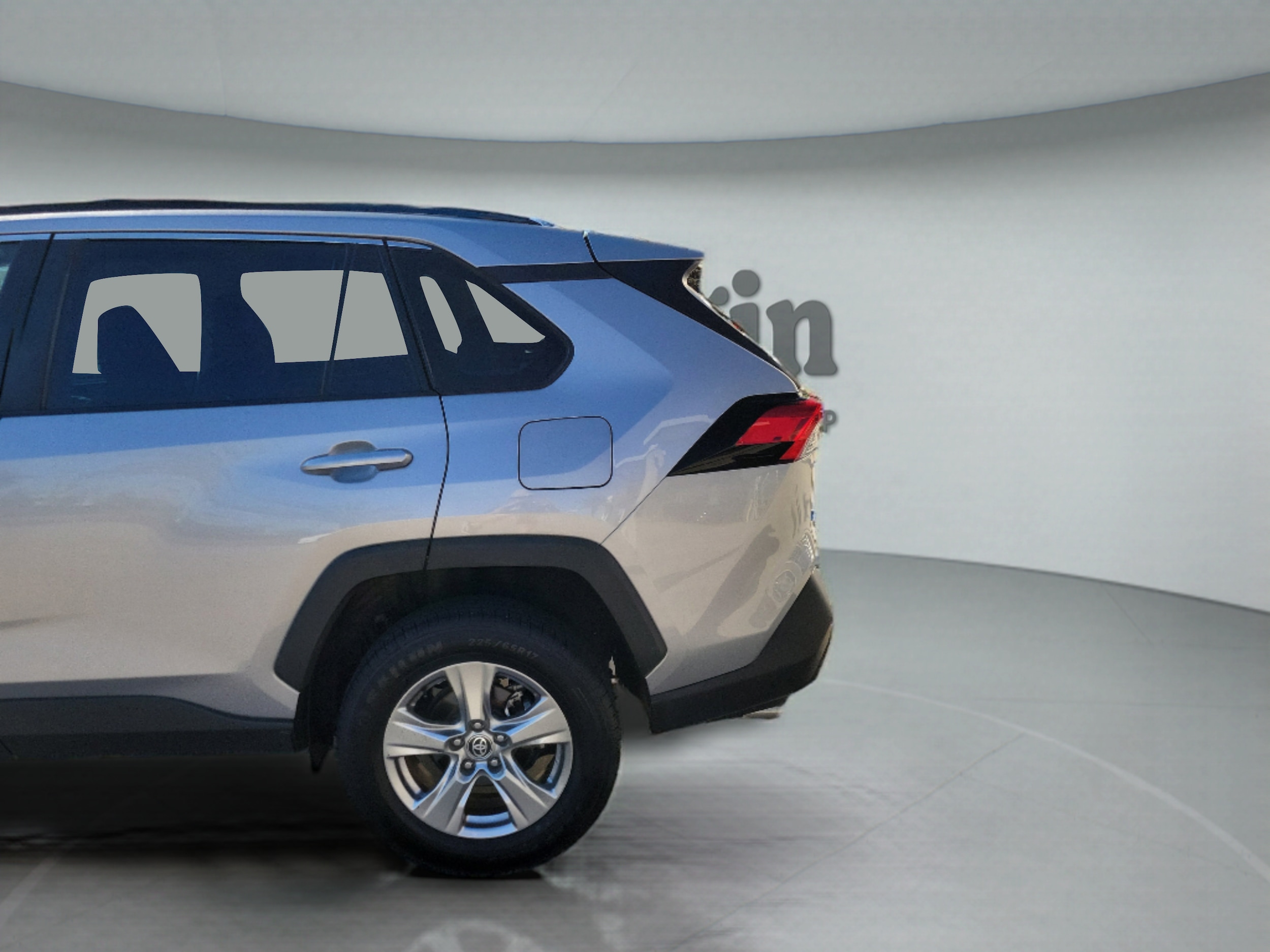 2024 Toyota RAV4 XLE - Photo 31