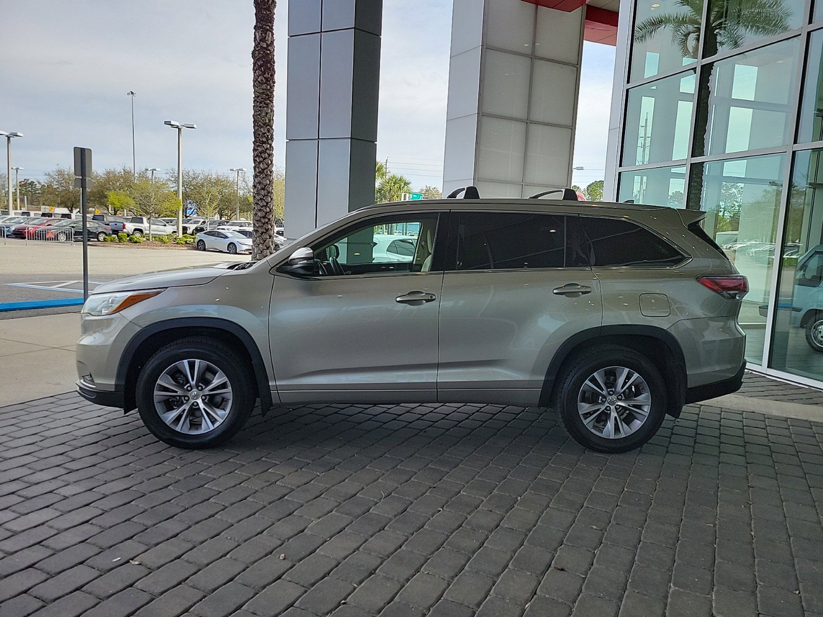 Toyota Lineup 2015: Perpaduan Inovasi dan Keandalan yang Teruji