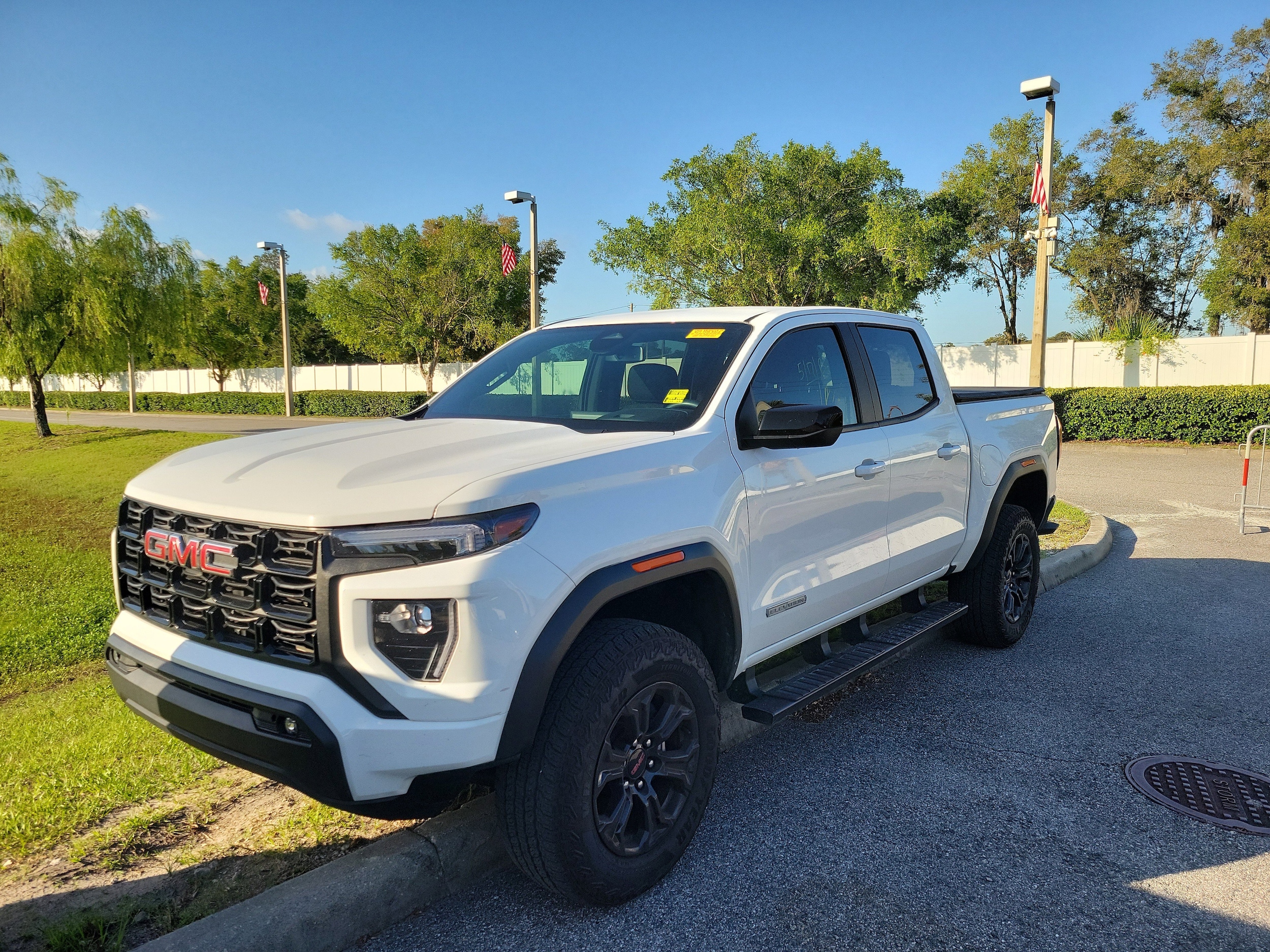 2024 GMC Canyon 2WD Elevation Crew Cab Short Box's photo