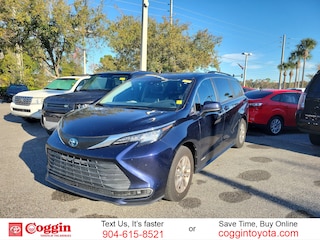 2021 Toyota Sienna LE 8 Passenger Van