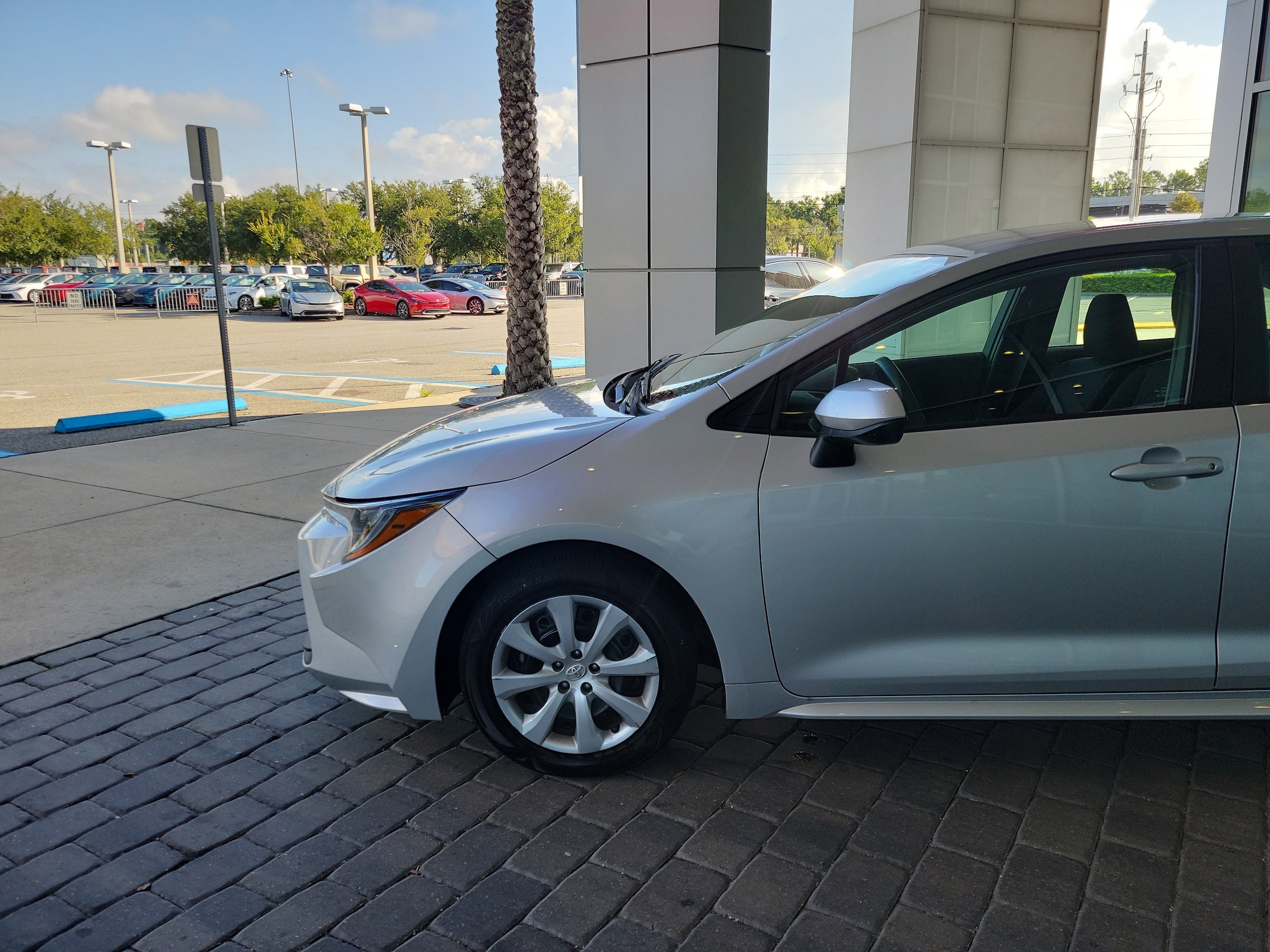 Used 2023 Toyota Corolla LE with VIN 5YFB4MDEXPP070633 for sale in Northfield, Minnesota