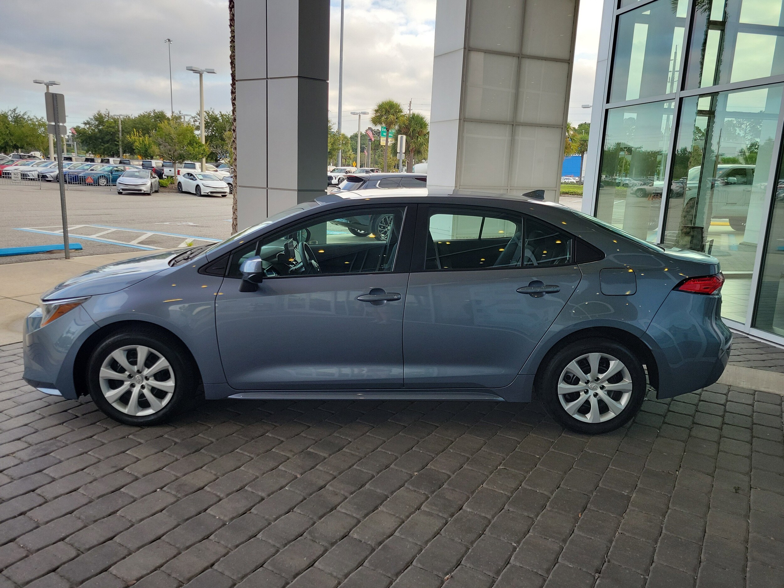 2024 Toyota Corolla LE photo 3