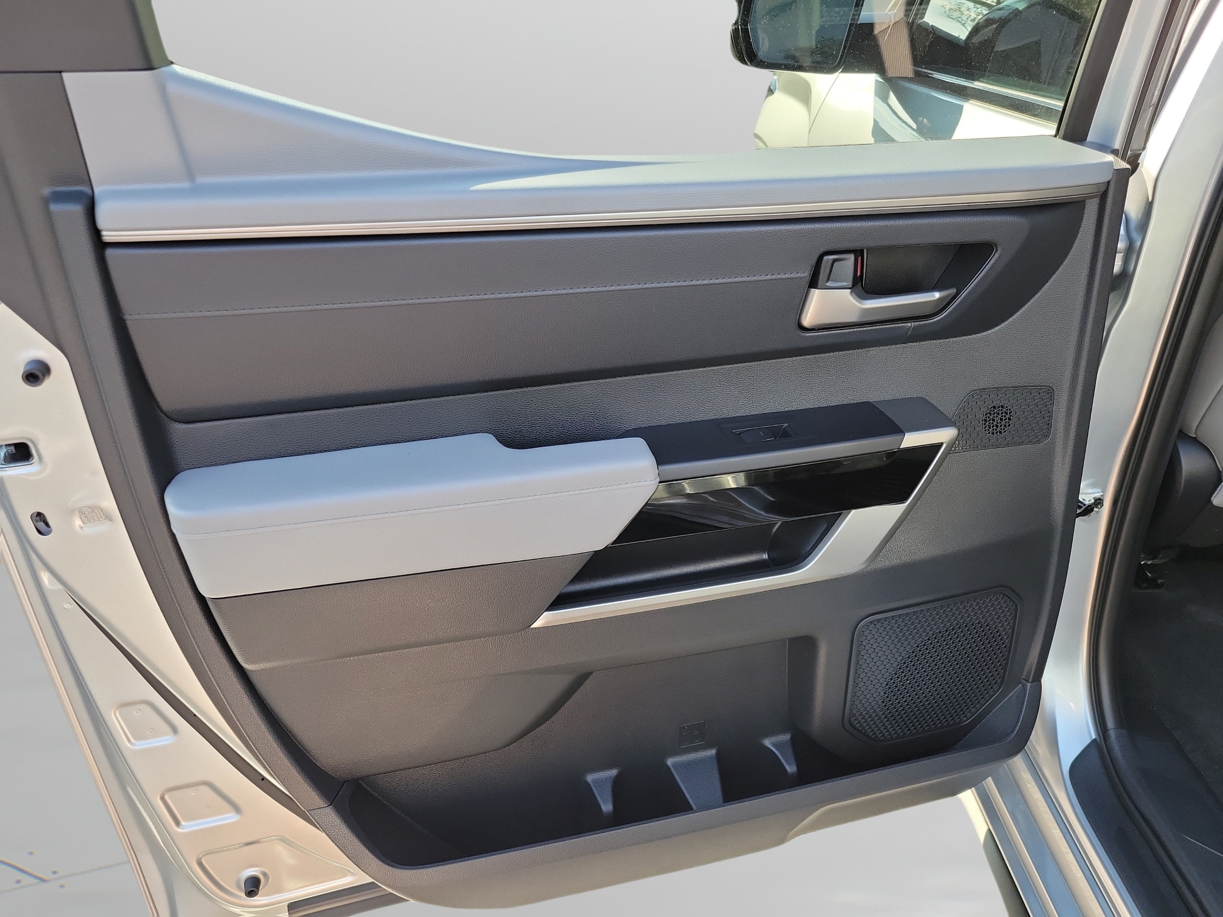 2025 Toyota Tundra Limited - Photo 25